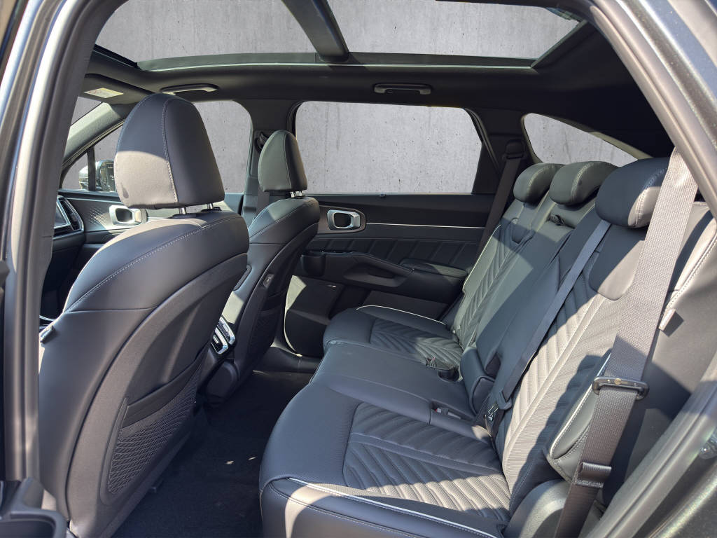 KIA Sorento Style 1.6T-GDi PHEV-image-11