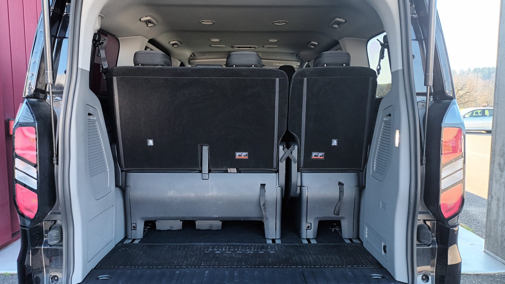 FORD Tourneo Bus 320 L1H1 Titanium Automat 4x4-image-17