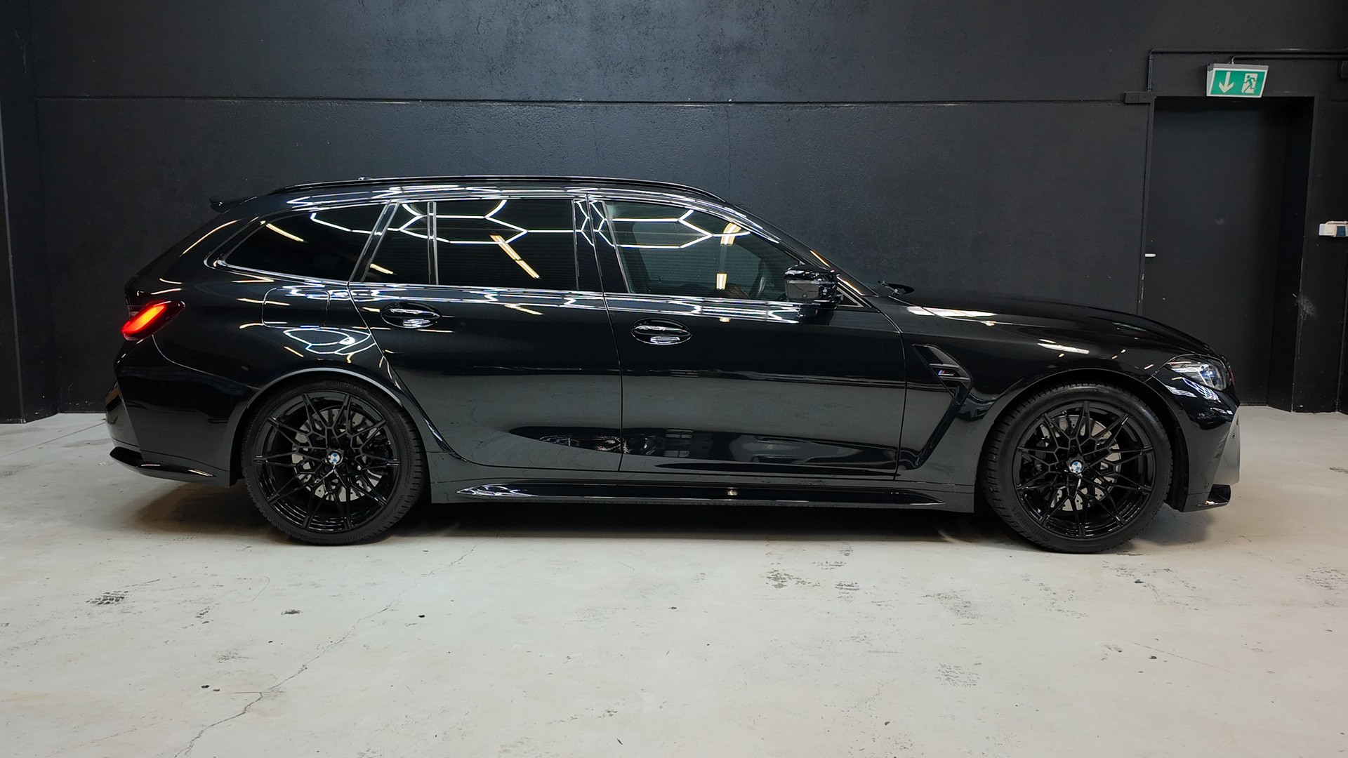 BMW M3 Touring xDrive Competition M-image-6