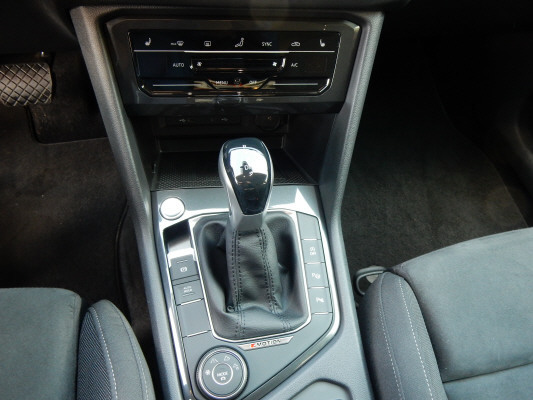 VW Tiguan 2.0TSI Elegance 4Motion-image-11