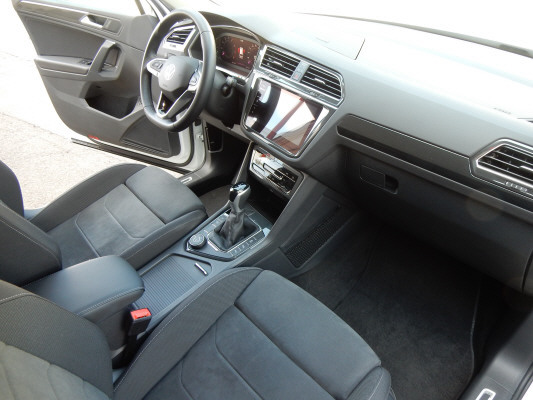 VW Tiguan 2.0TSI Elegance 4Motion-image-9