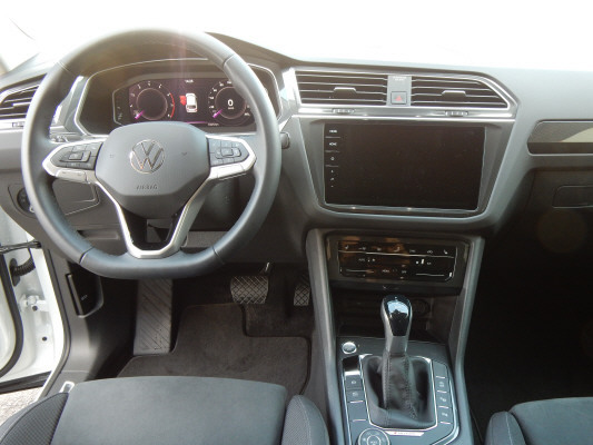 VW Tiguan 2.0TSI Elegance 4Motion-image-10