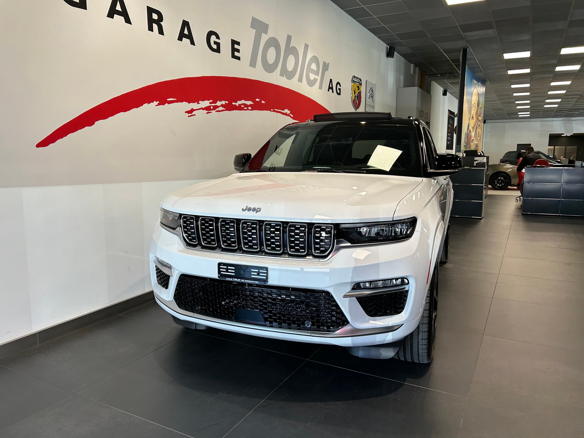 JEEP Grand Cherokee 2.0 Plug-in-Hybrid Summit Reserve 4xe-showroom-element-3
