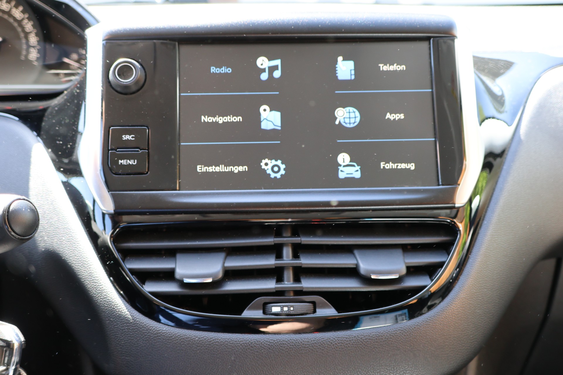 PEUGEOT 208 1.2 PureTech Signature-image-6