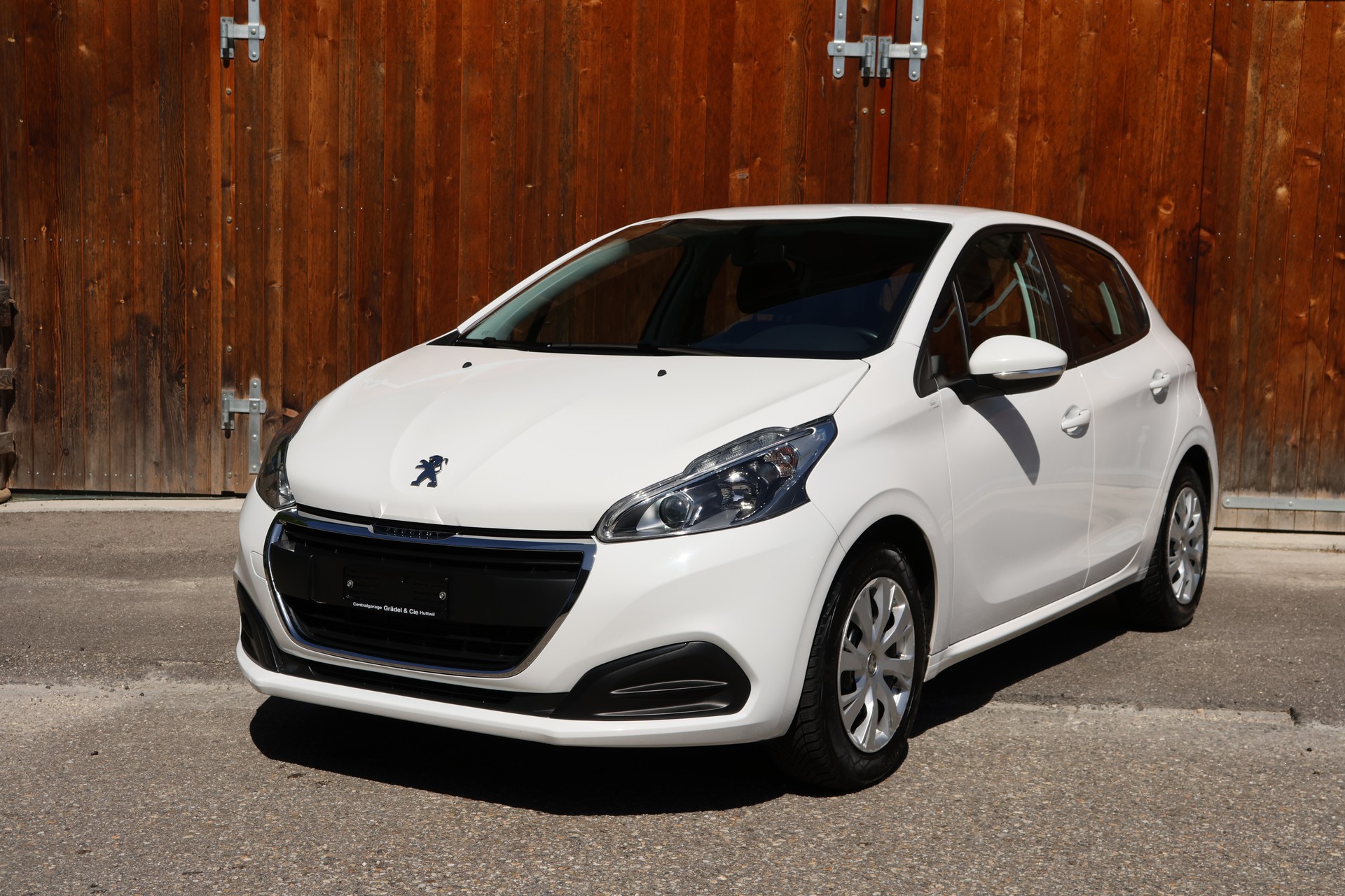 PEUGEOT 208 1.2 PureTech Signature-image-0