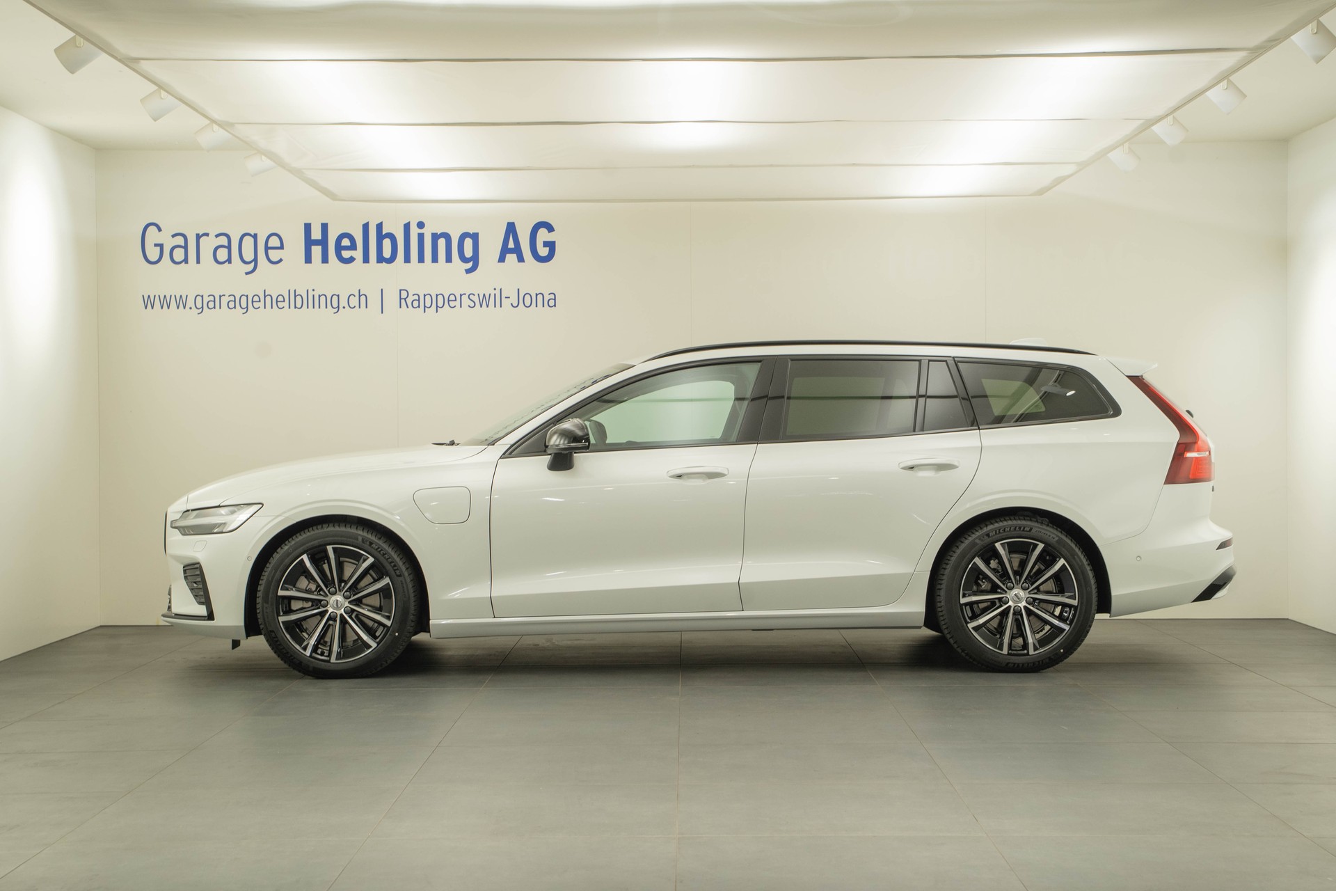 VOLVO V60 2.0 T6 TE Plus Dark eAWD-image-2