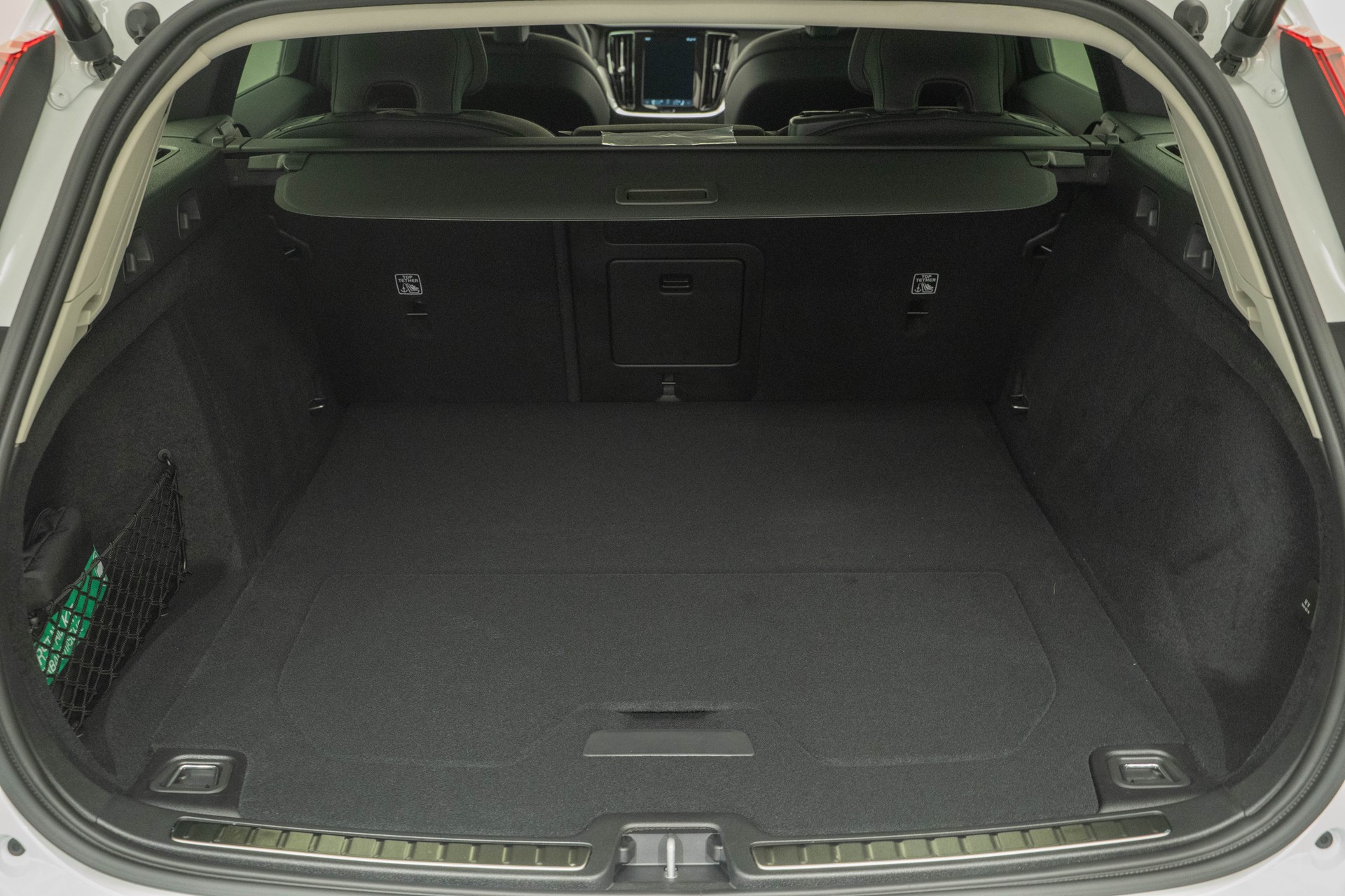 VOLVO V60 2.0 T6 TE Plus Dark eAWD-image-4