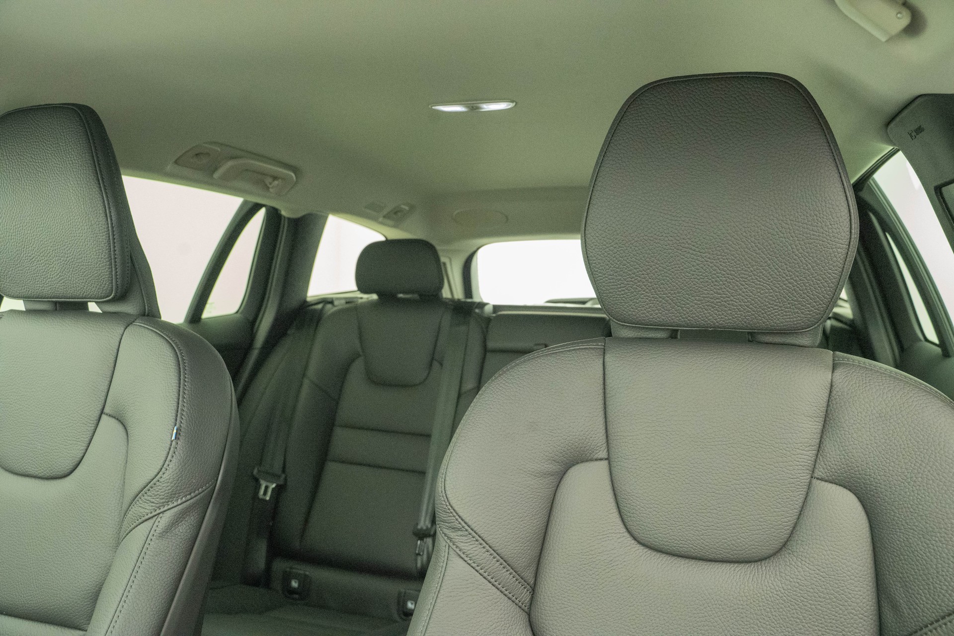 VOLVO V60 2.0 T6 TE Plus Dark eAWD-image-9