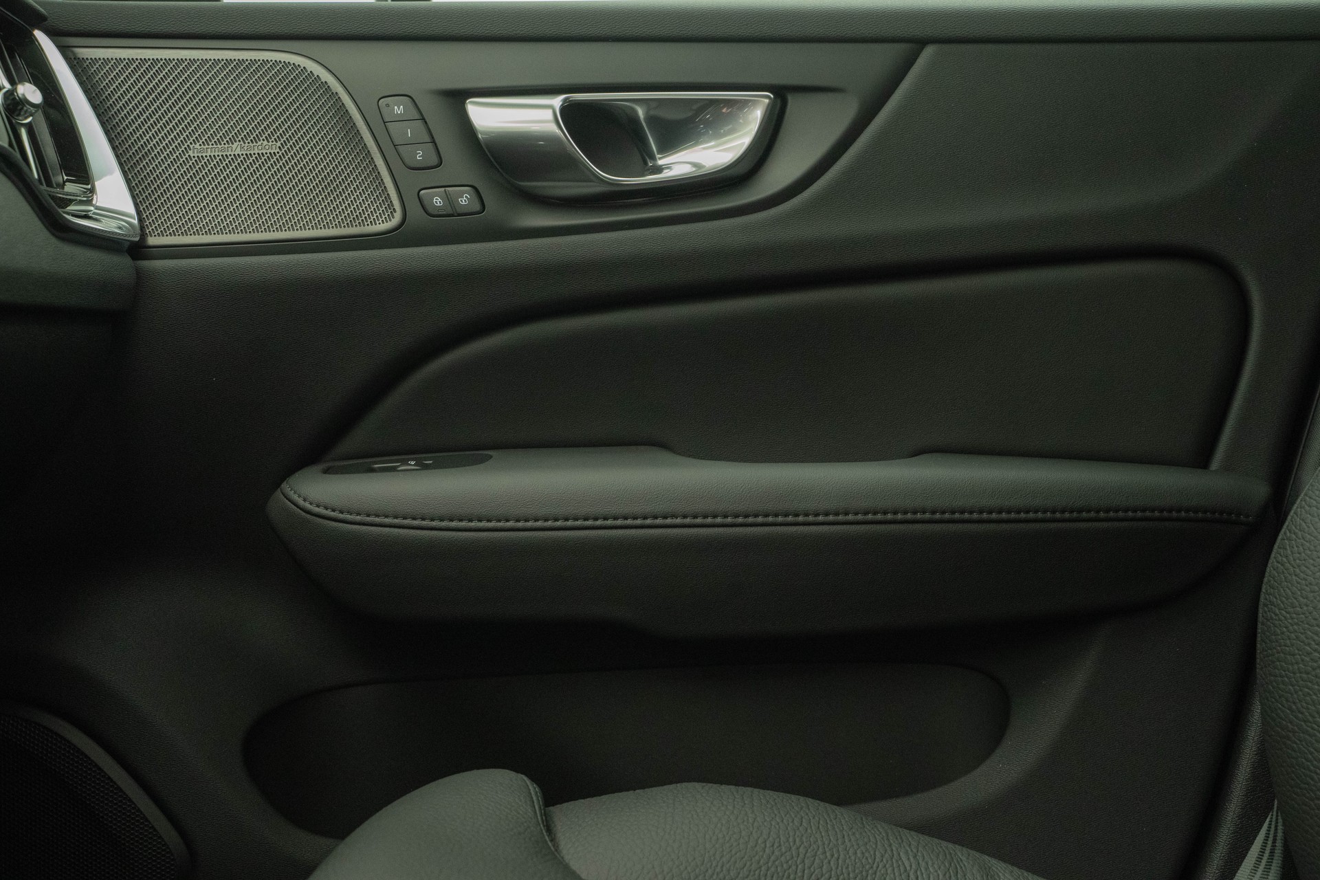 VOLVO V60 2.0 T6 TE Plus Dark eAWD-image-11