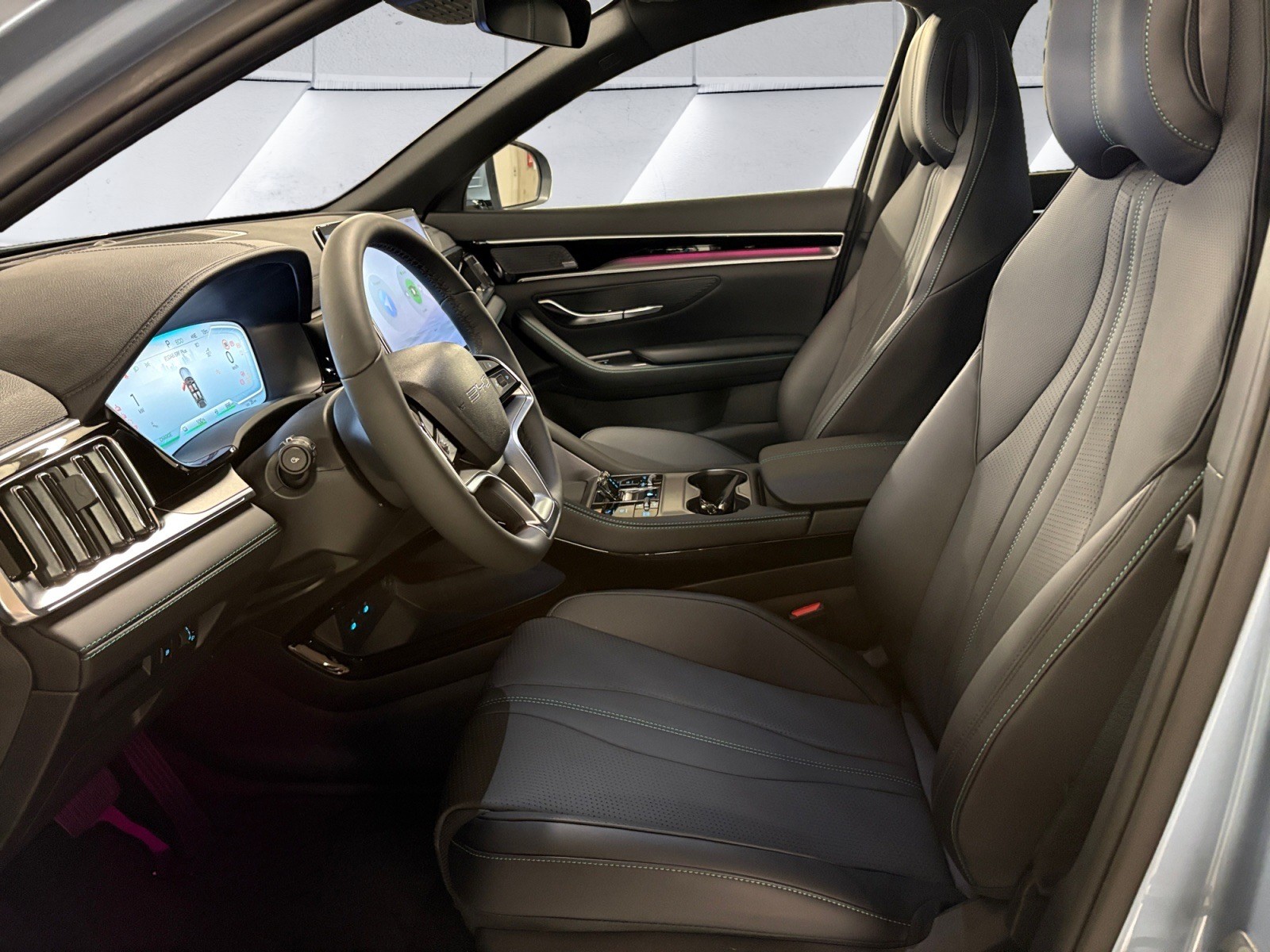 BYD Seal U DM-i Design AWD/ #1 Elite Dealer – AutoScout24 Award 2025 Winner-image-12