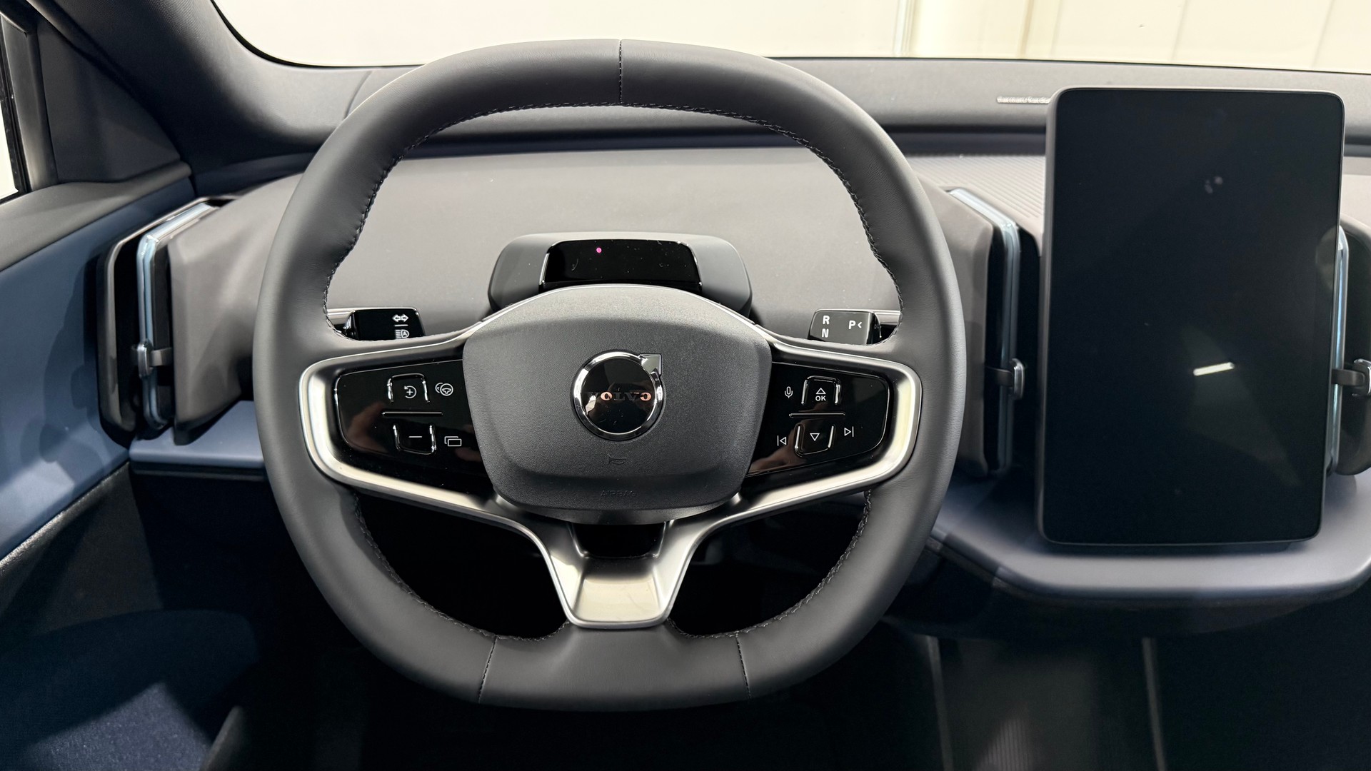 VOLVO EX 30 CC E60 Twin Performance A-image-12