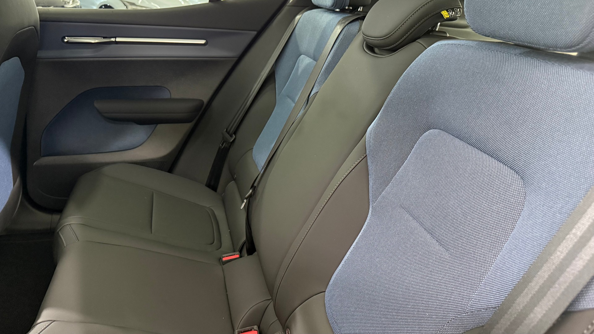 VOLVO EX 30 CC E60 Twin Performance A-image-5