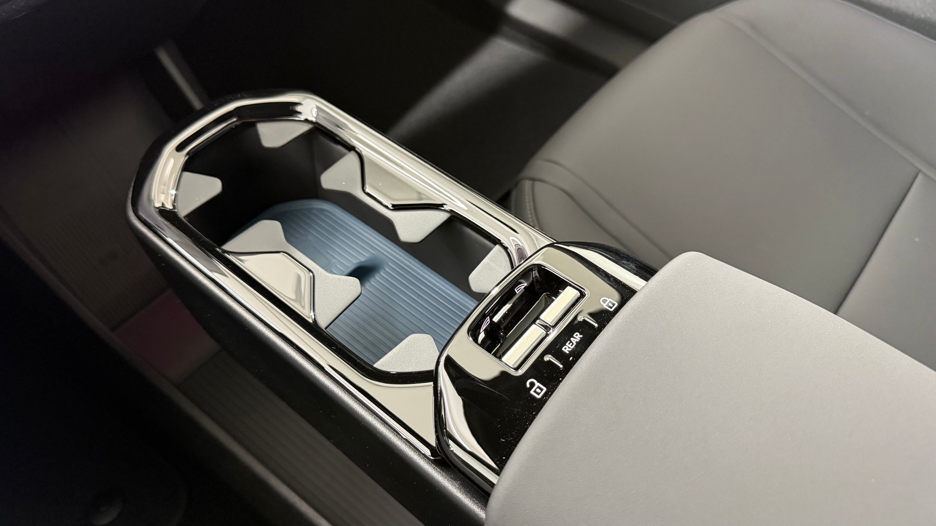 VOLVO EX 30 CC E60 Twin Performance A-image-14