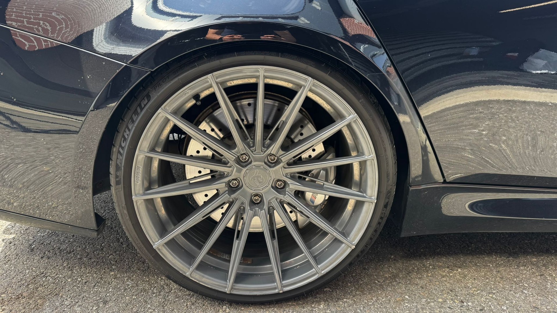 BMW M3 Drivelogic Akrapovic-showroom-element-3