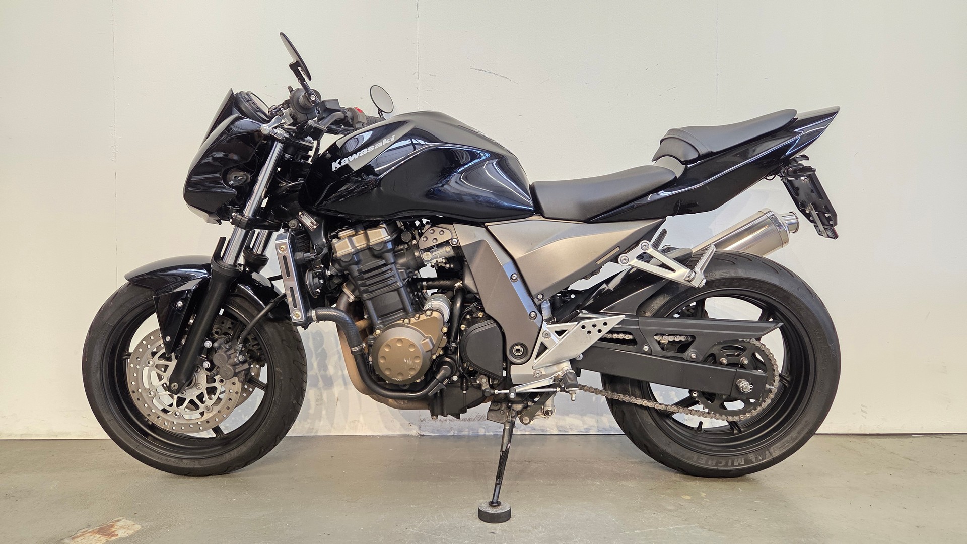 KAWASAKI Z 750 (25kW)-showroom-element-1