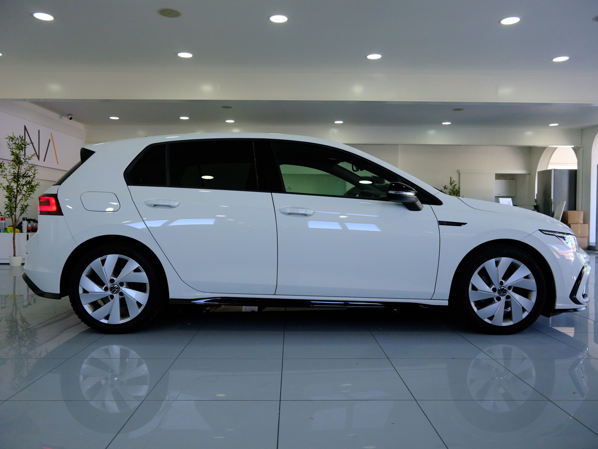 VW Golf 1.5 eTSI mHEV ACT R-Line DSG-image-7