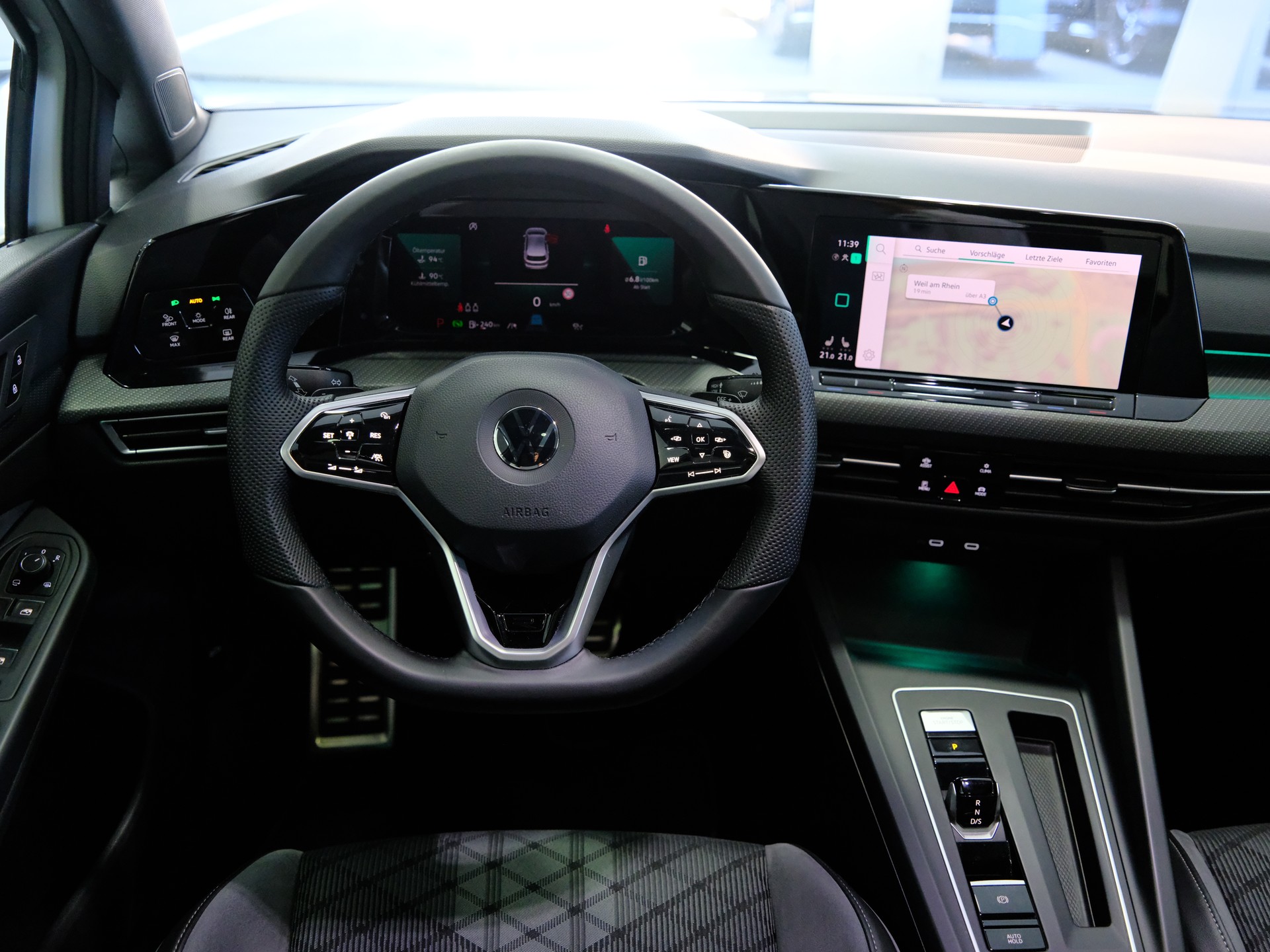 VW Golf 1.5 eTSI mHEV ACT R-Line DSG-image-10
