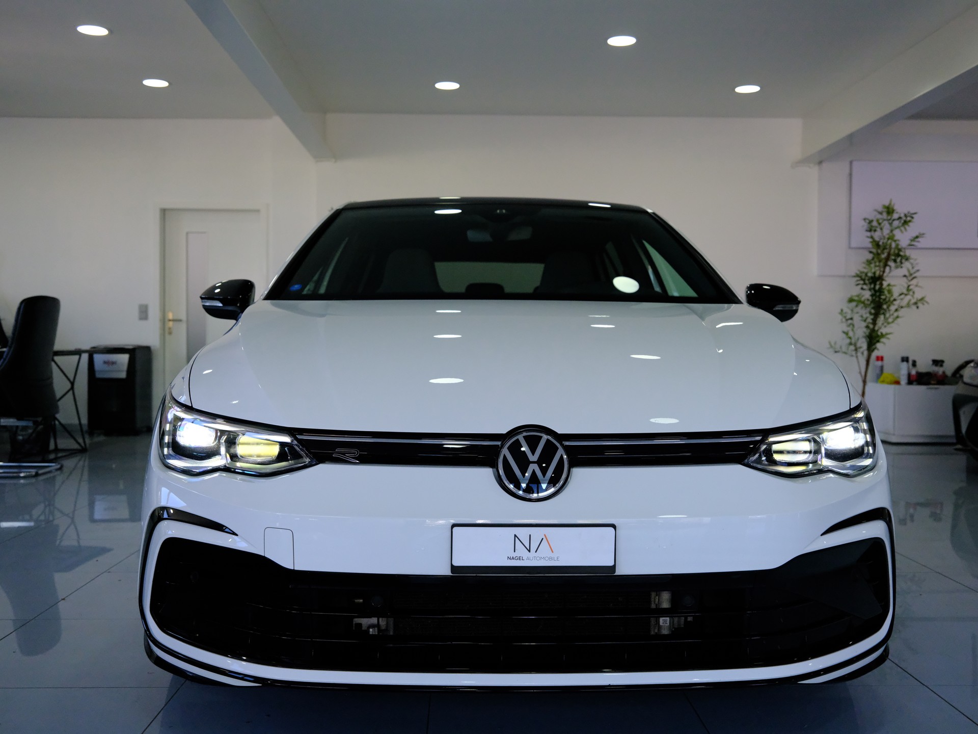 VW Golf 1.5 eTSI mHEV ACT R-Line DSG-image-2