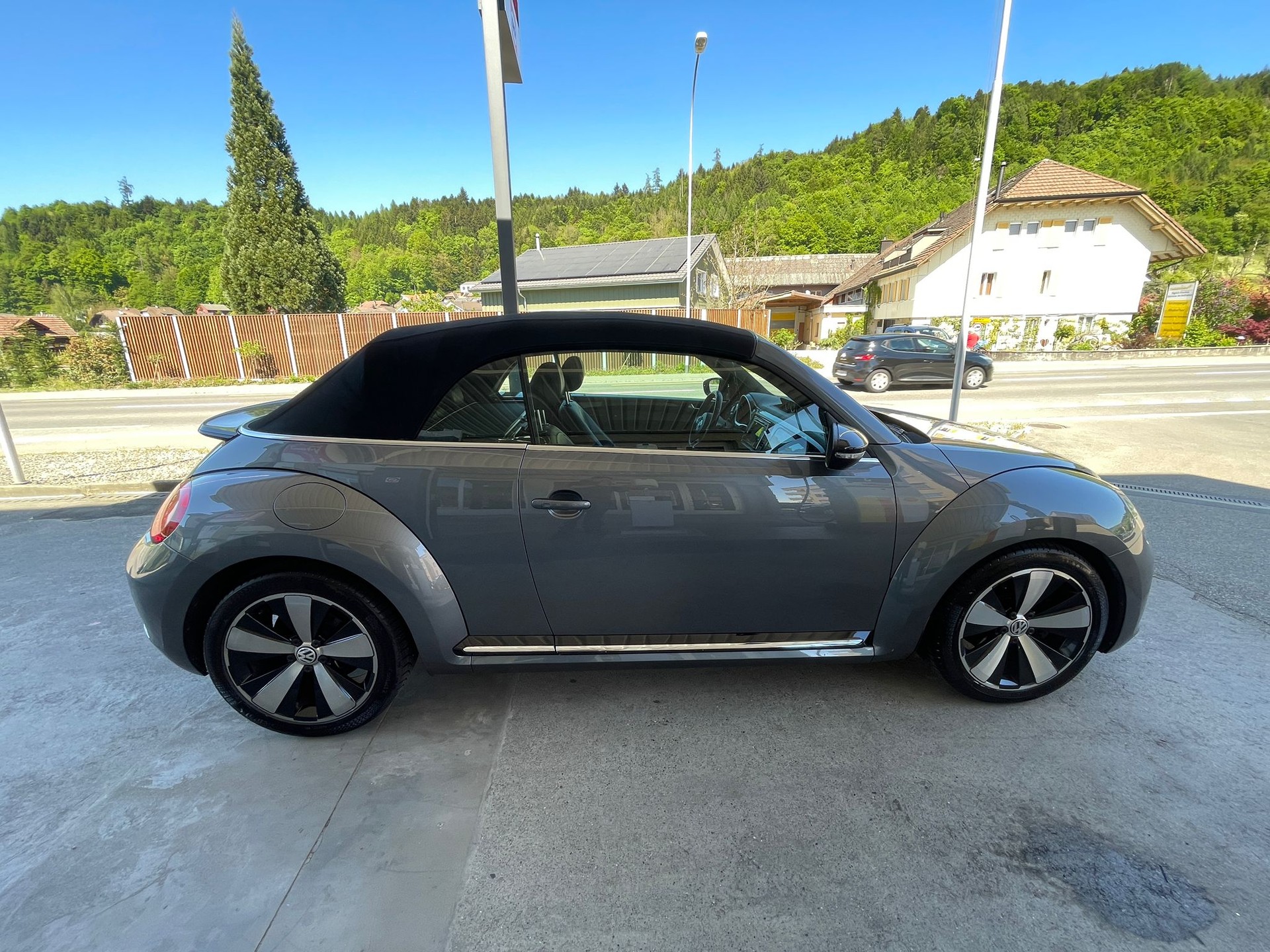 VW Beetle Cabrio 1.4 TSI Sport DSG-image-8