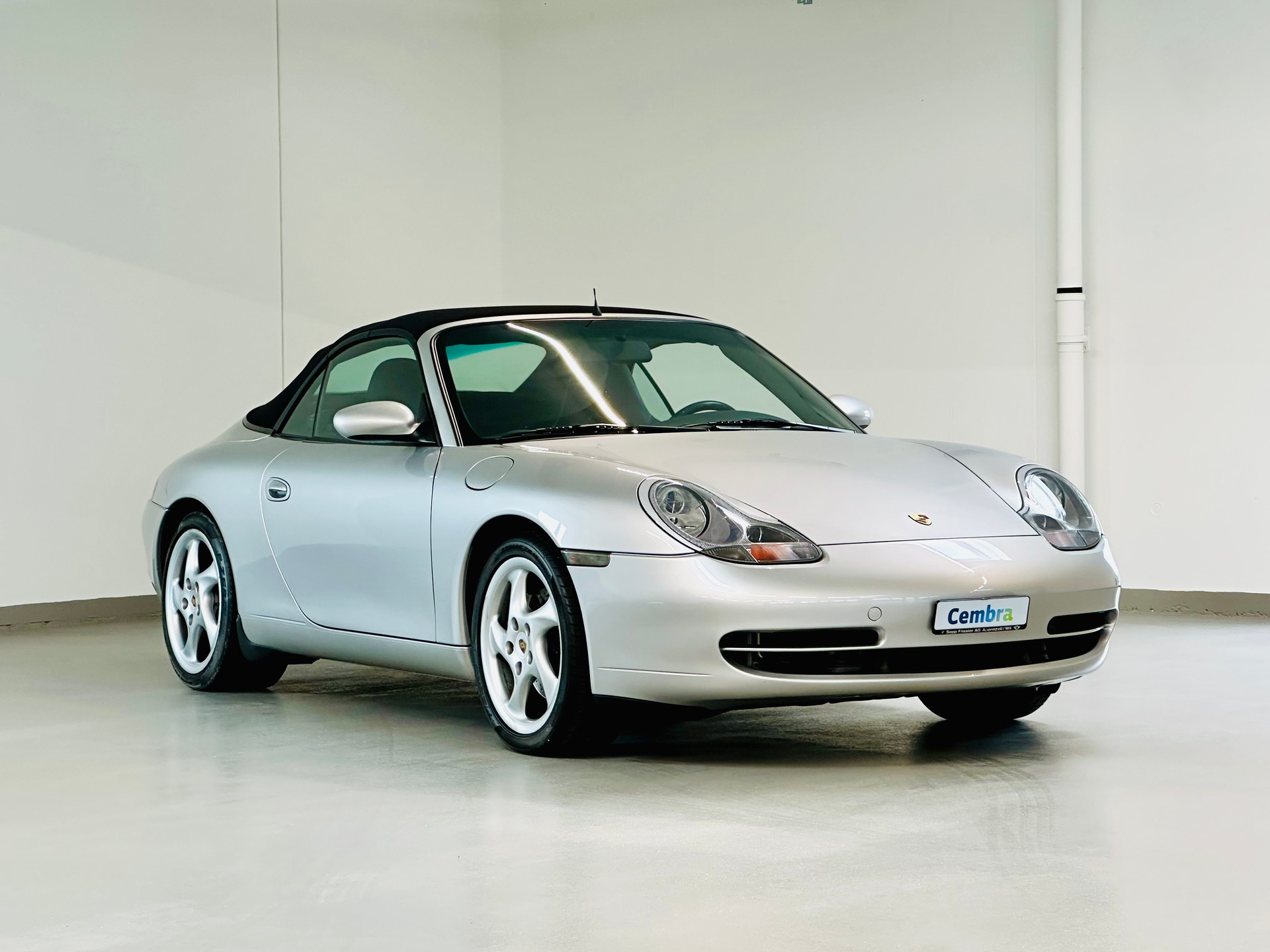 PORSCHE 911 Carrera 4 Cabrio-image-1