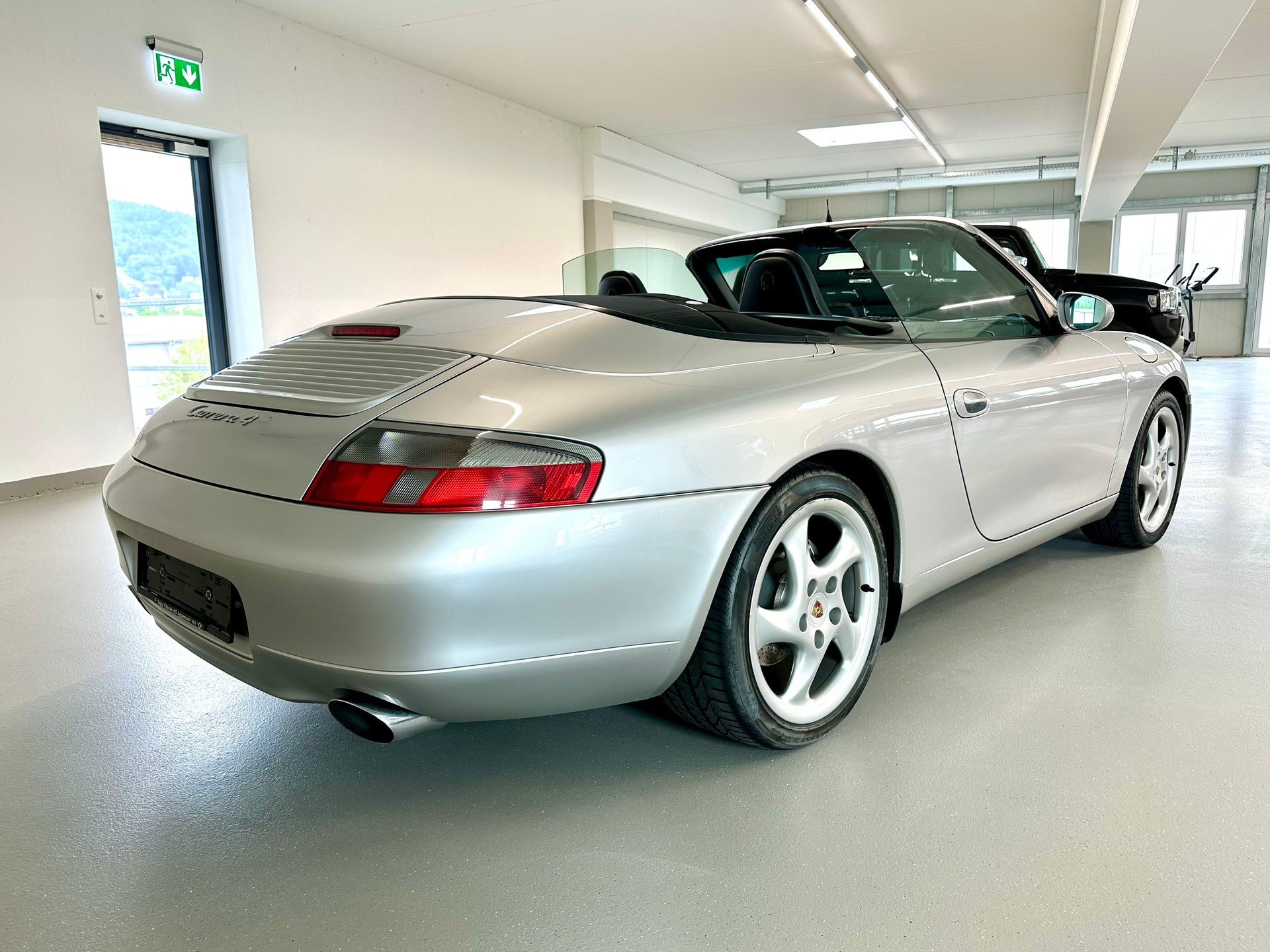 PORSCHE 911 Carrera 4 Cabrio-image-4