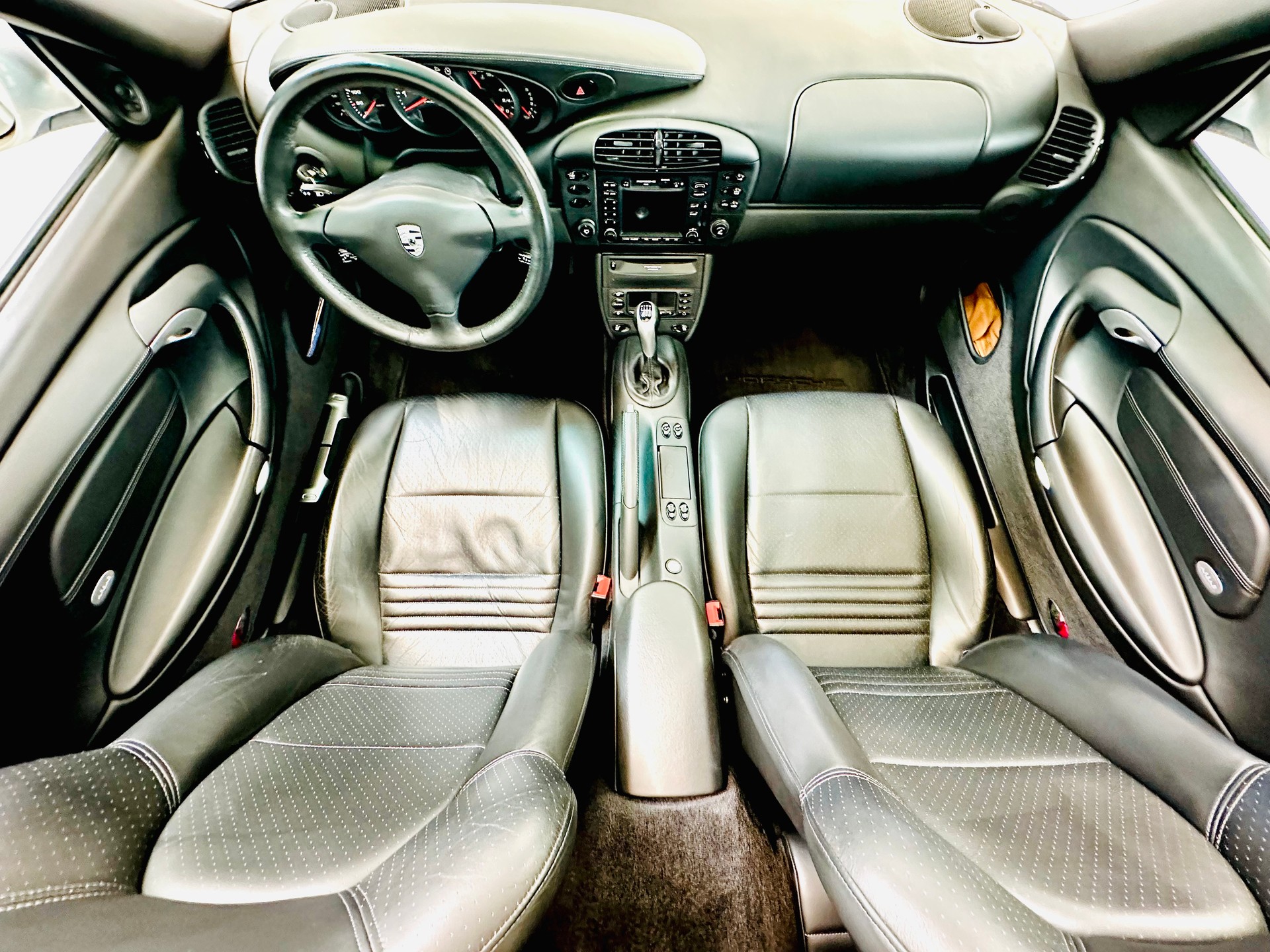 PORSCHE 911 Carrera 4 Cabrio-image-8