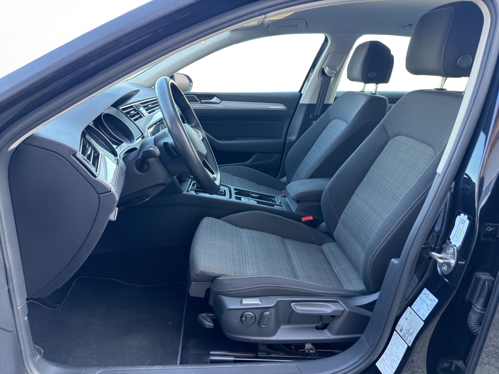 VW Passat 2.0 TDI BMT Business DSG-image-10