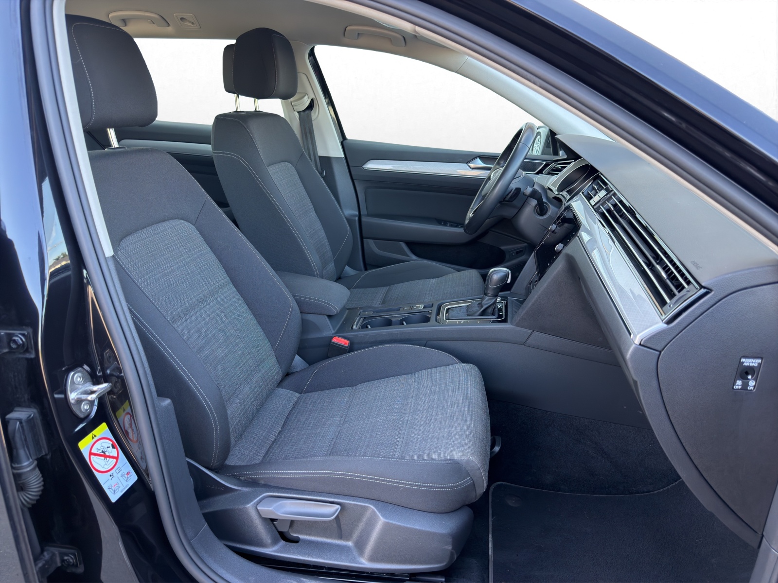 VW Passat 2.0 TDI BMT Business DSG-image-11