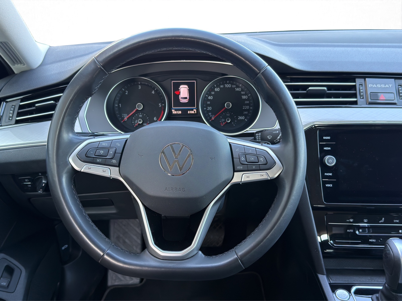 VW Passat 2.0 TDI BMT Business DSG-image-14