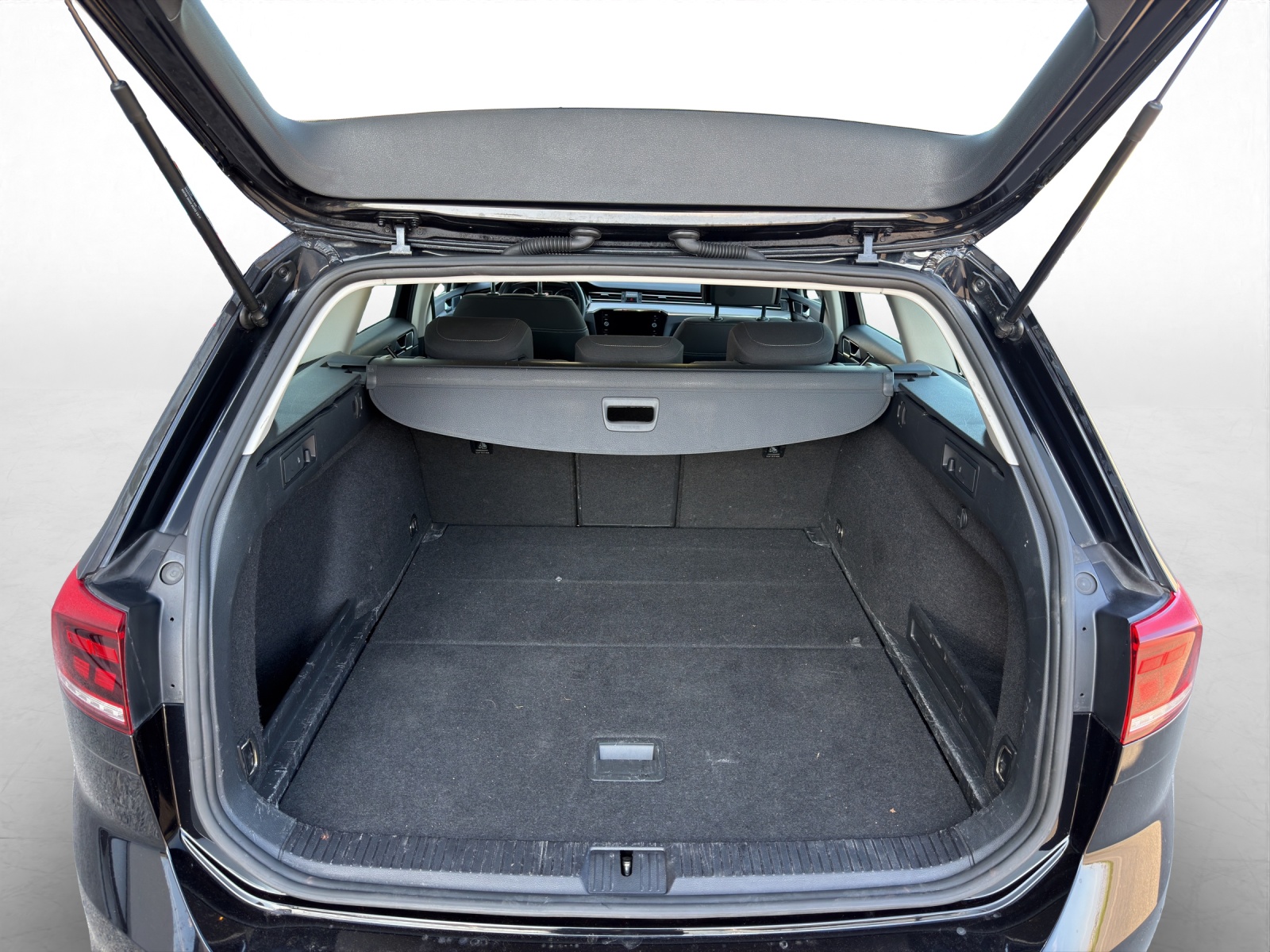 VW Passat 2.0 TDI BMT Business DSG-image-8