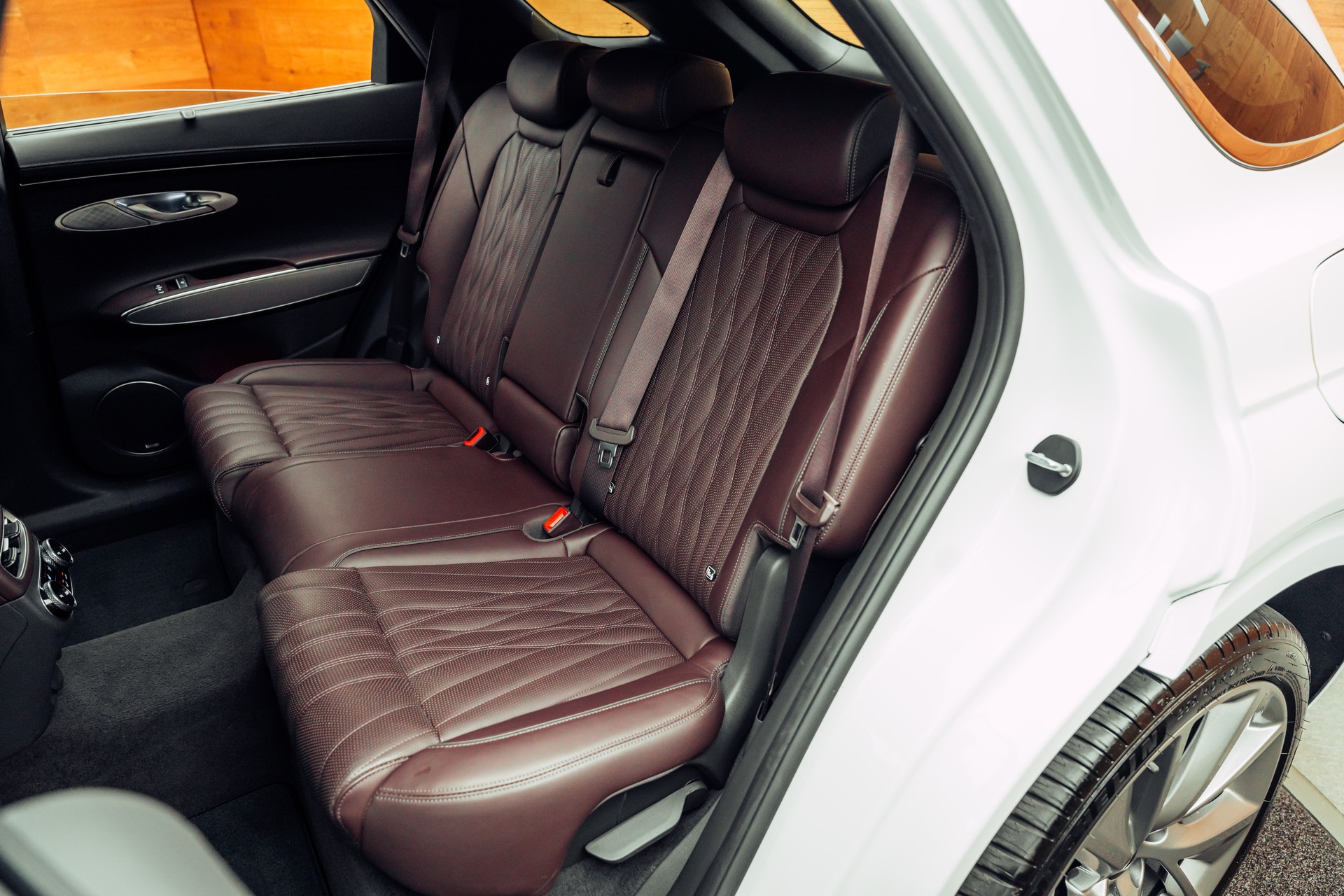 GENESIS GV70 2.5 TGDI Luxury AT8 AWD-image-7