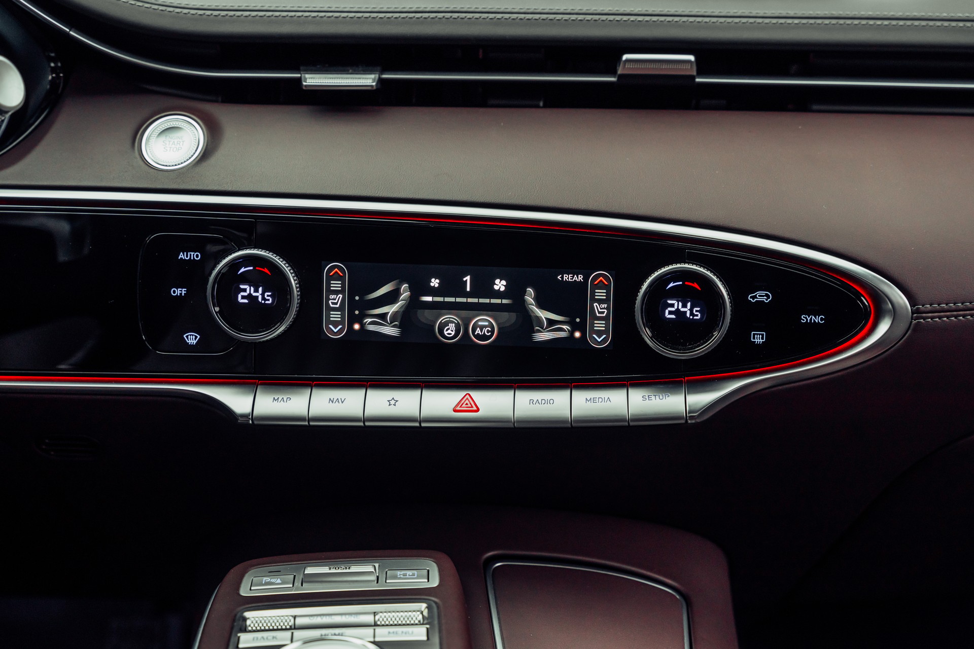 GENESIS GV70 2.5 TGDI Luxury AT8 AWD-image-13