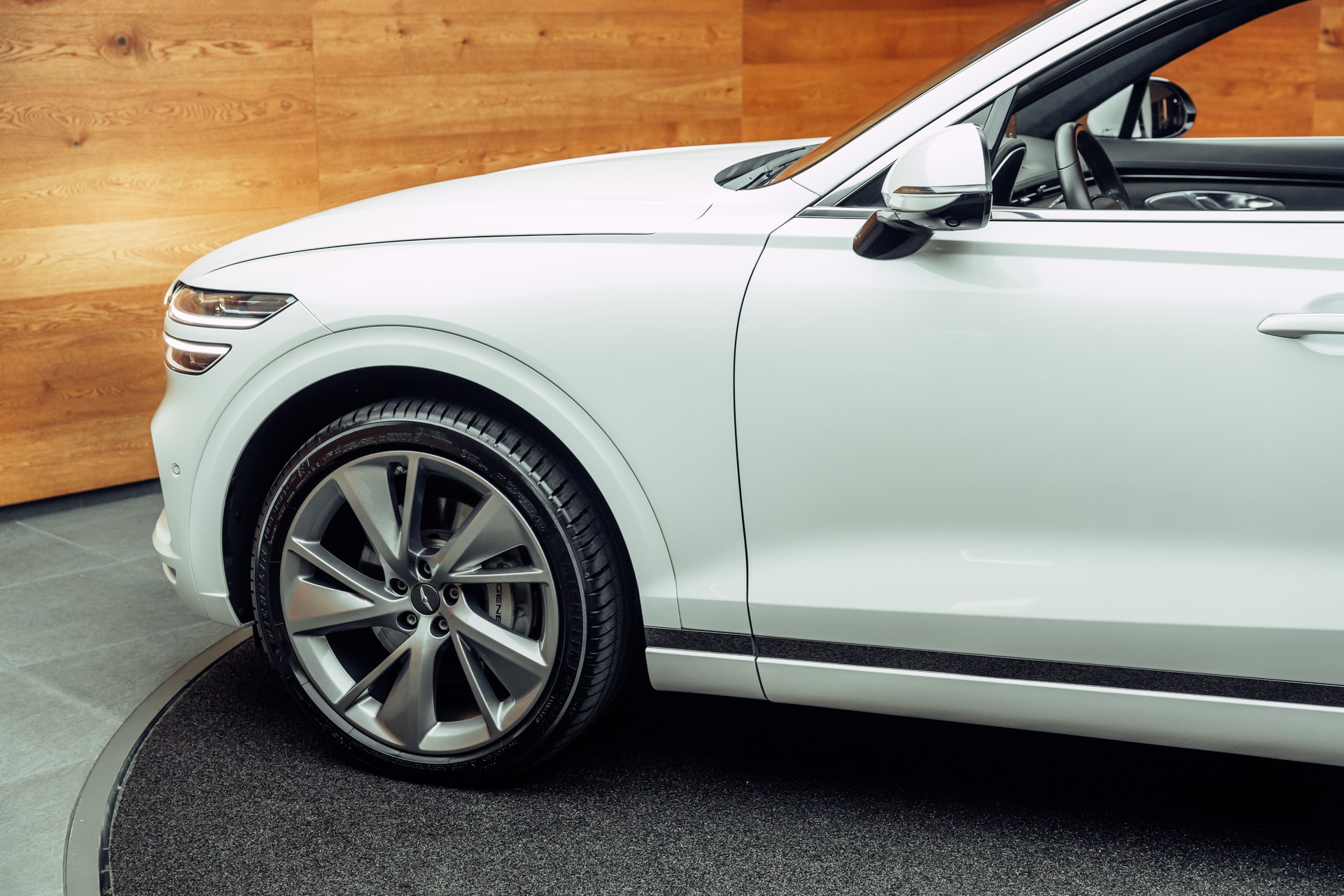 GENESIS GV70 2.5 TGDI Luxury AT8 AWD-image-21