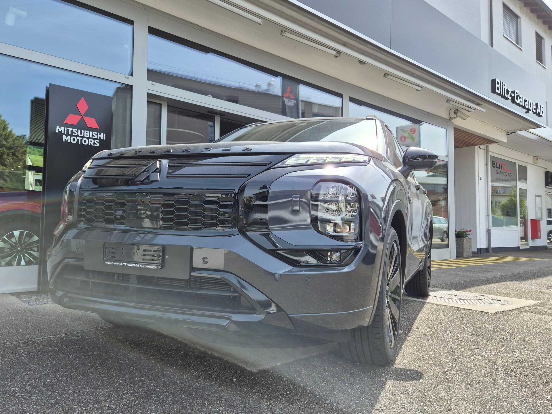 MITSUBISHI Outlander 2.4 PHEV Sport 4x4-showroom-element-2