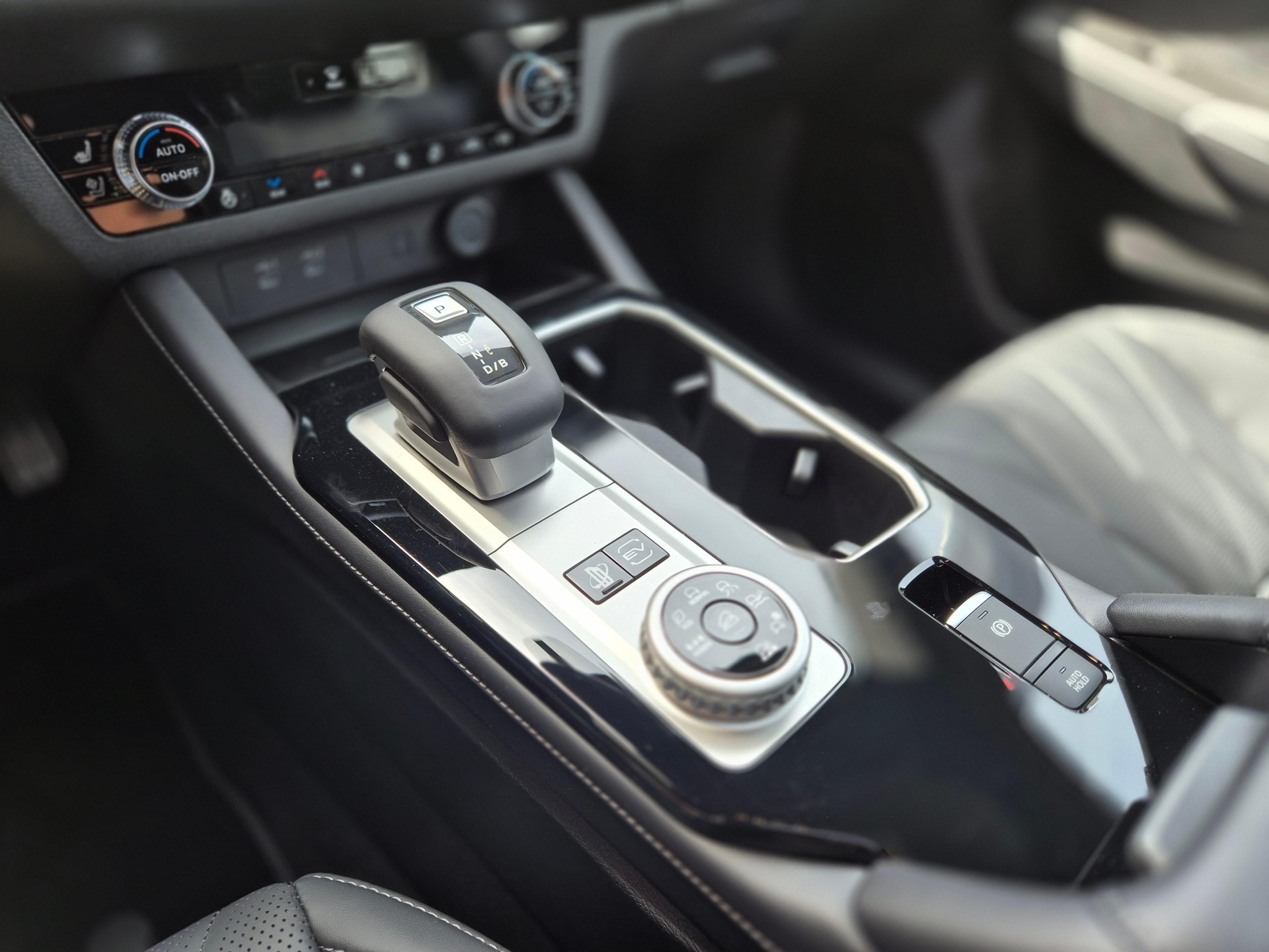 MITSUBISHI Outlander 2.4 PHEV Sport 4x4-image-9
