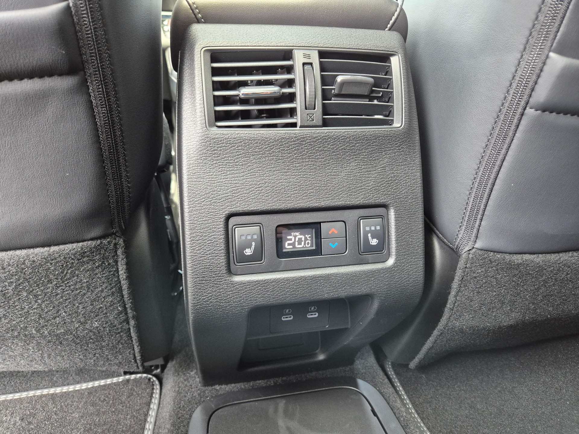 MITSUBISHI Outlander 2.4 PHEV Sport 4x4-image-14