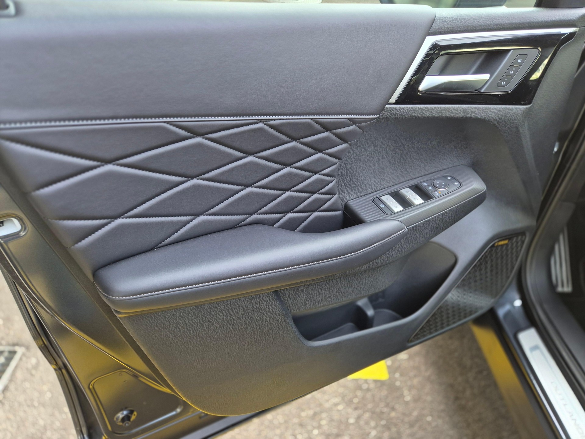 MITSUBISHI Outlander 2.4 PHEV Sport 4x4-image-11