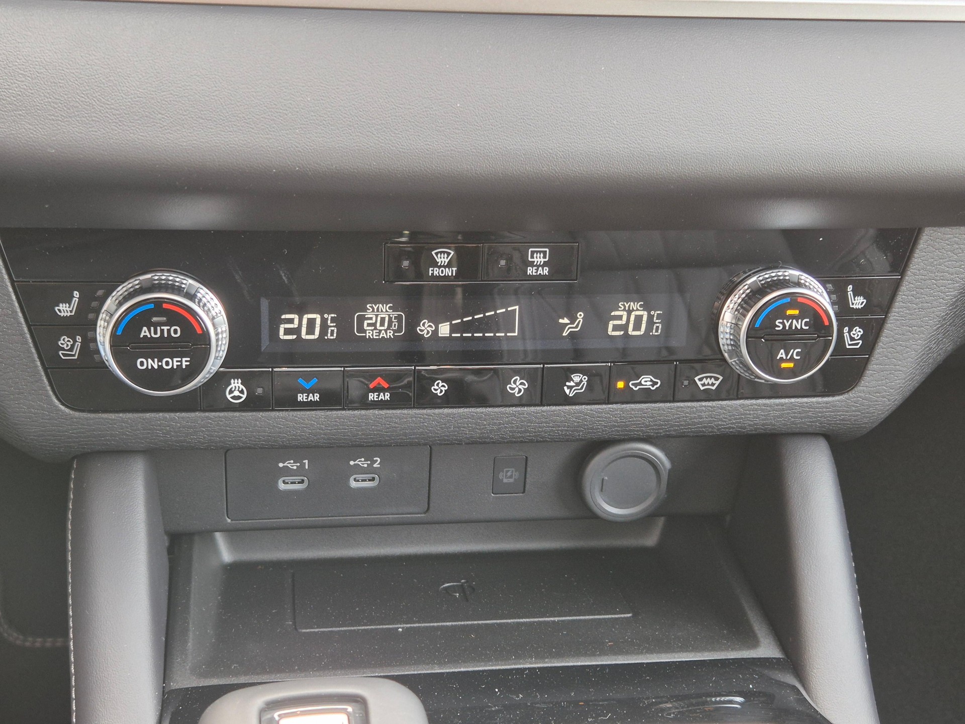 MITSUBISHI Outlander 2.4 PHEV Sport 4x4-image-8