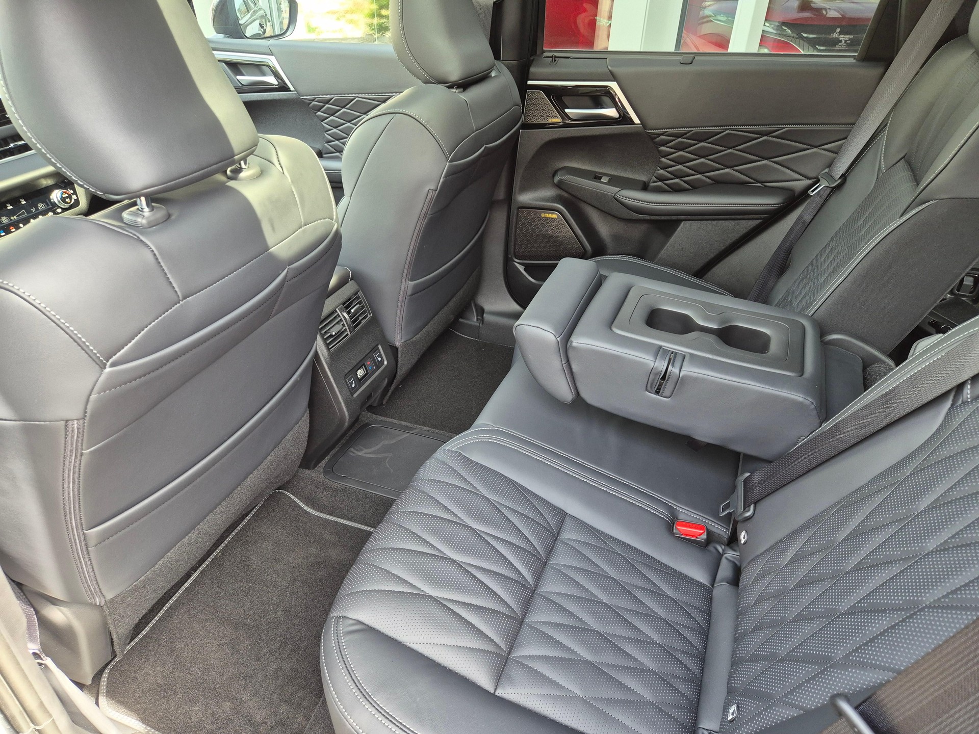 MITSUBISHI Outlander 2.4 PHEV Sport 4x4-image-12