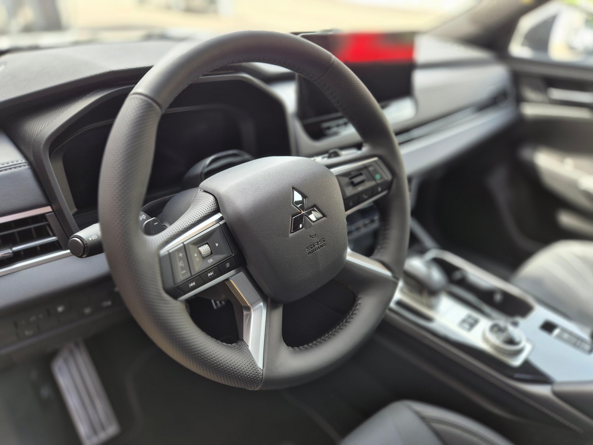 MITSUBISHI Outlander 2.4 PHEV Sport 4x4-image-7