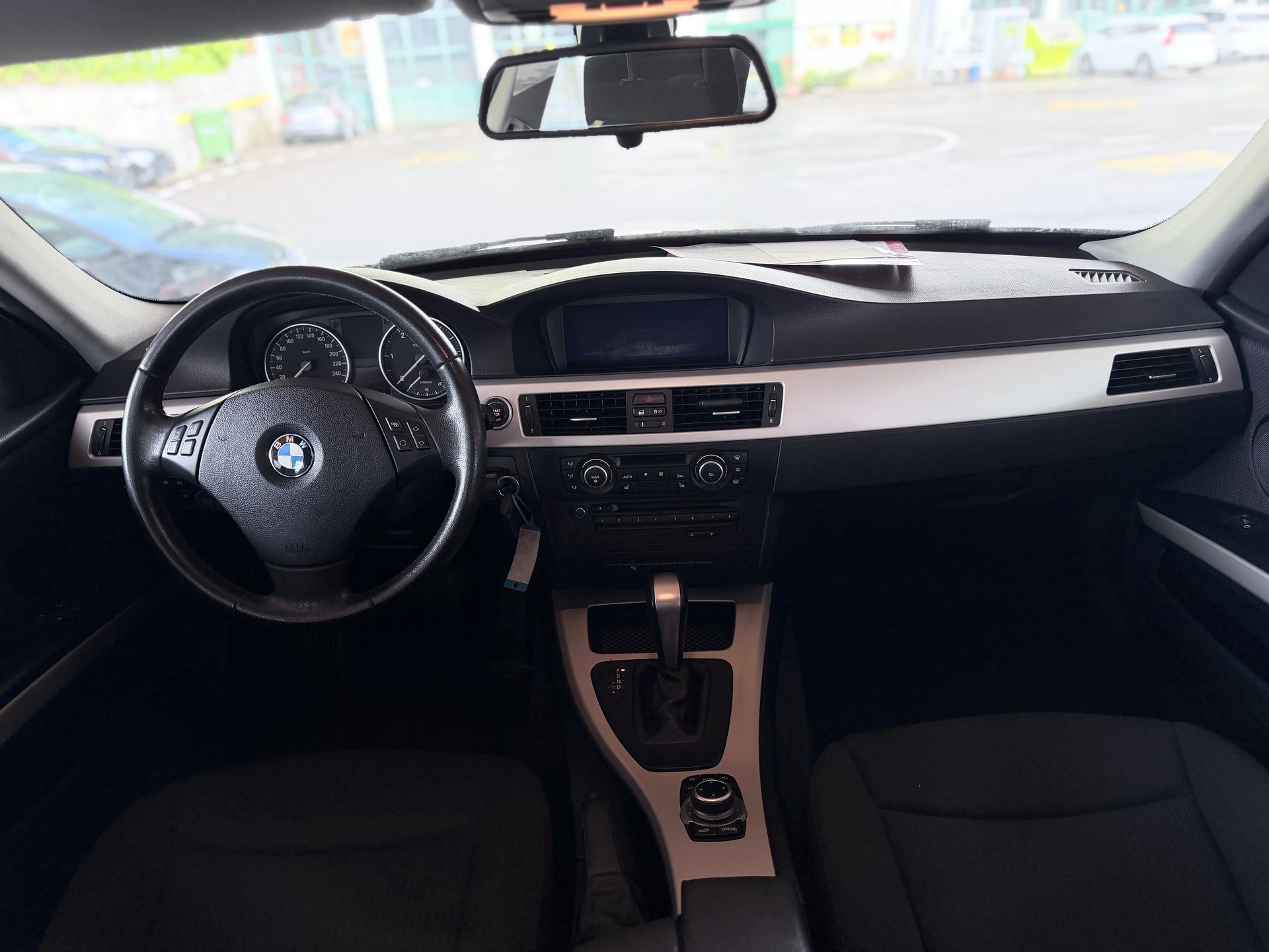 BMW 318d Touring Dynamic Edition Steptronic-image-9