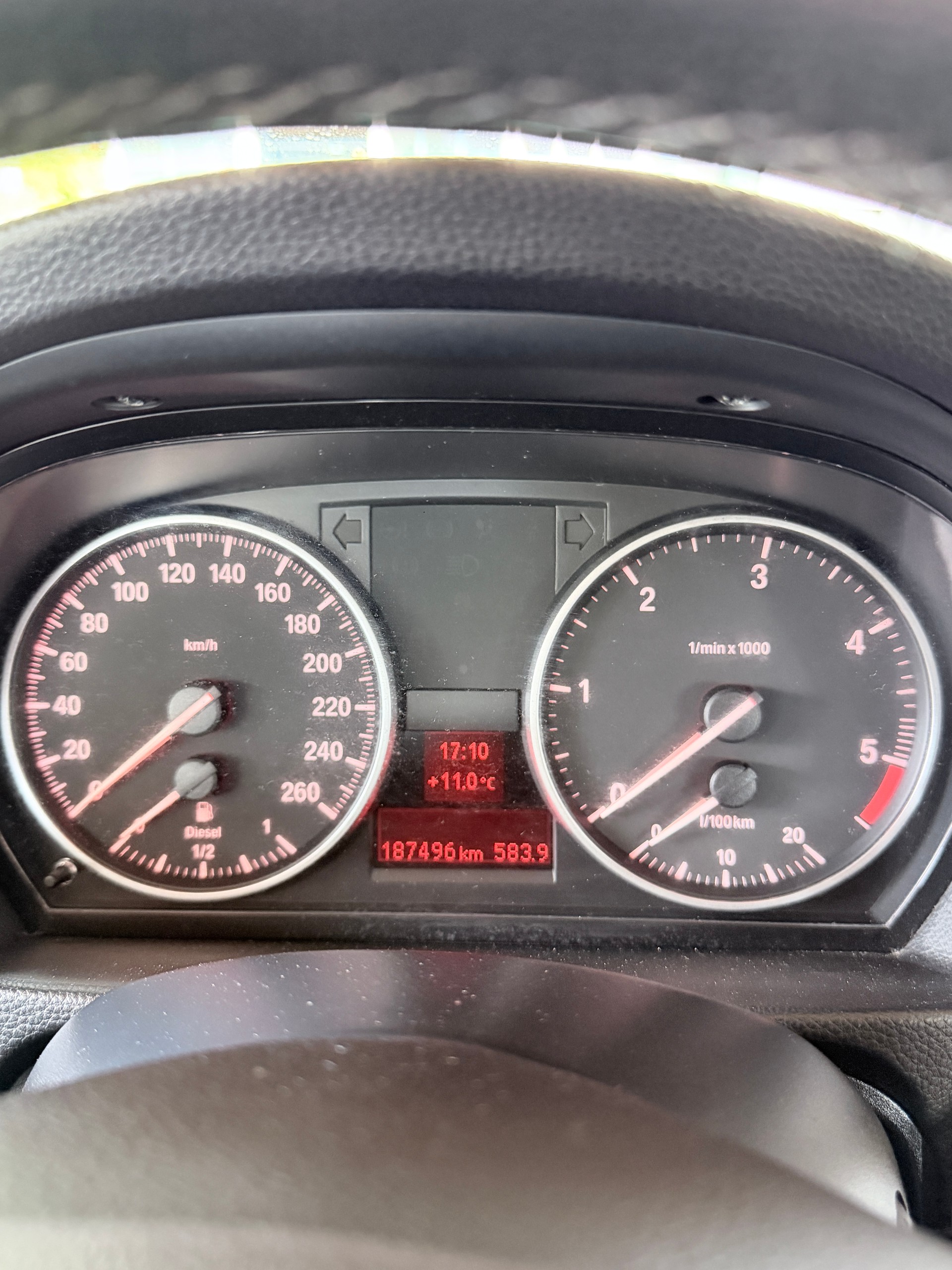 BMW 318d Touring Dynamic Edition Steptronic-image-13