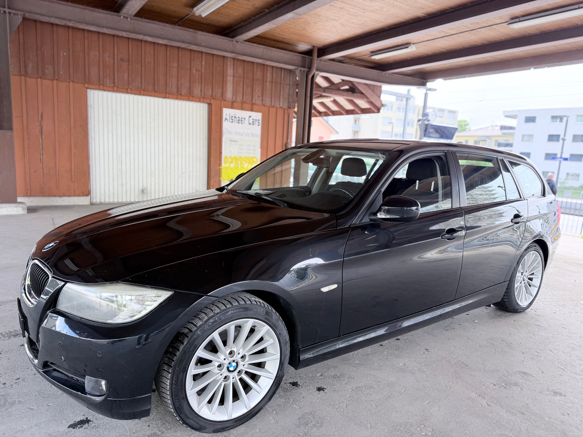 BMW 318d Touring Dynamic Edition Steptronic-image-1