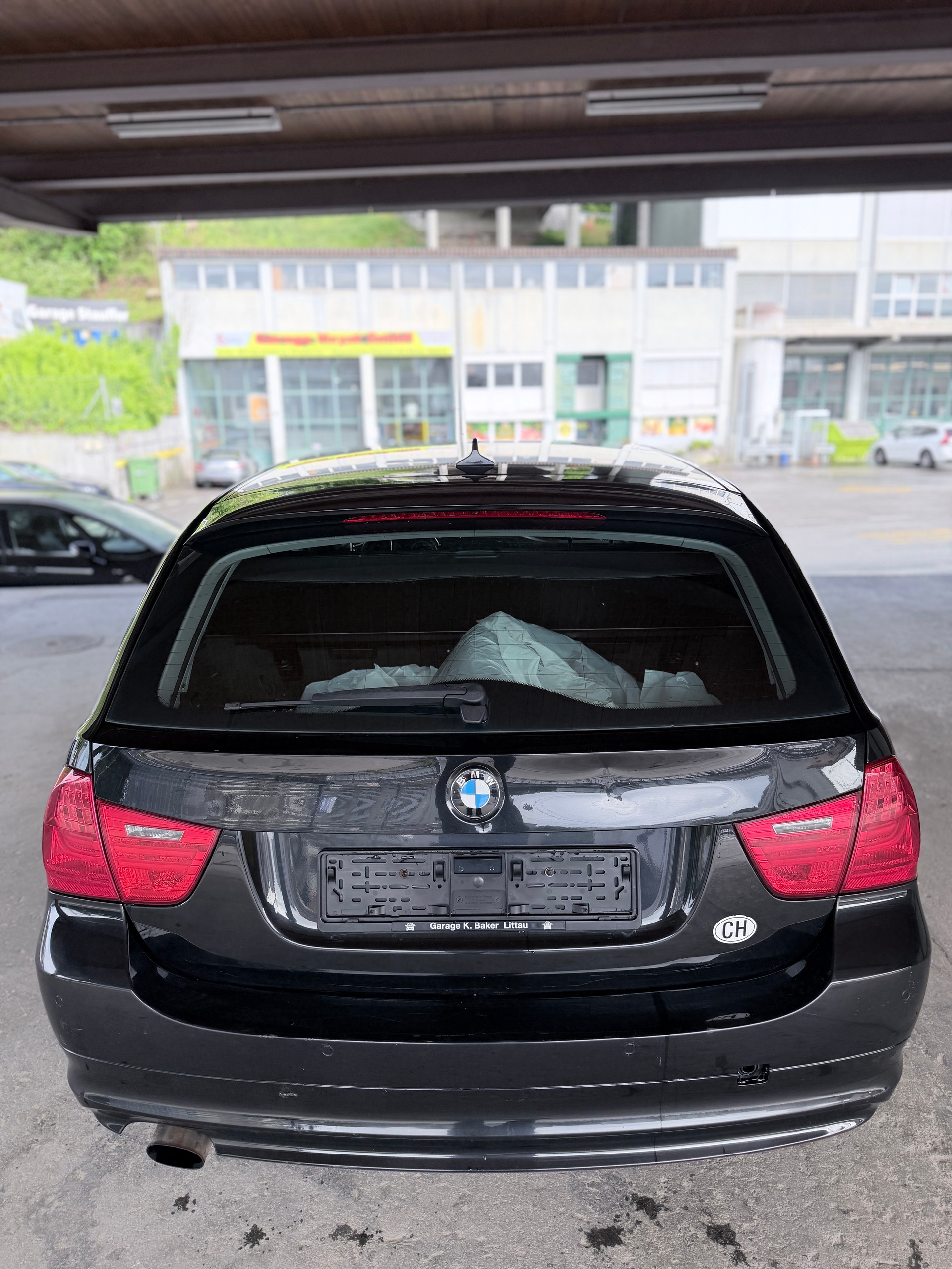 BMW 318d Touring Dynamic Edition Steptronic-image-4