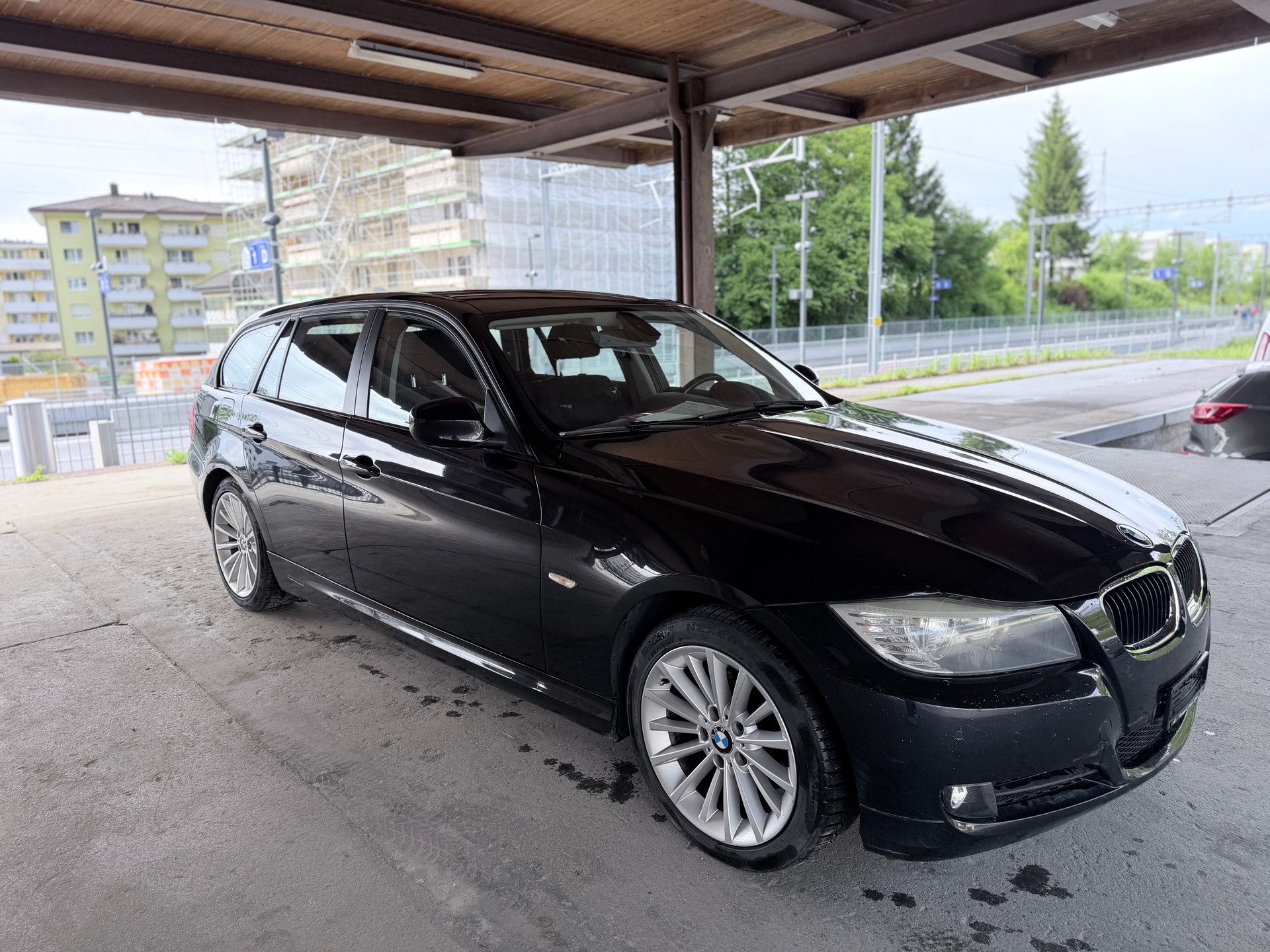 BMW 318d Touring Dynamic Edition Steptronic-image-7