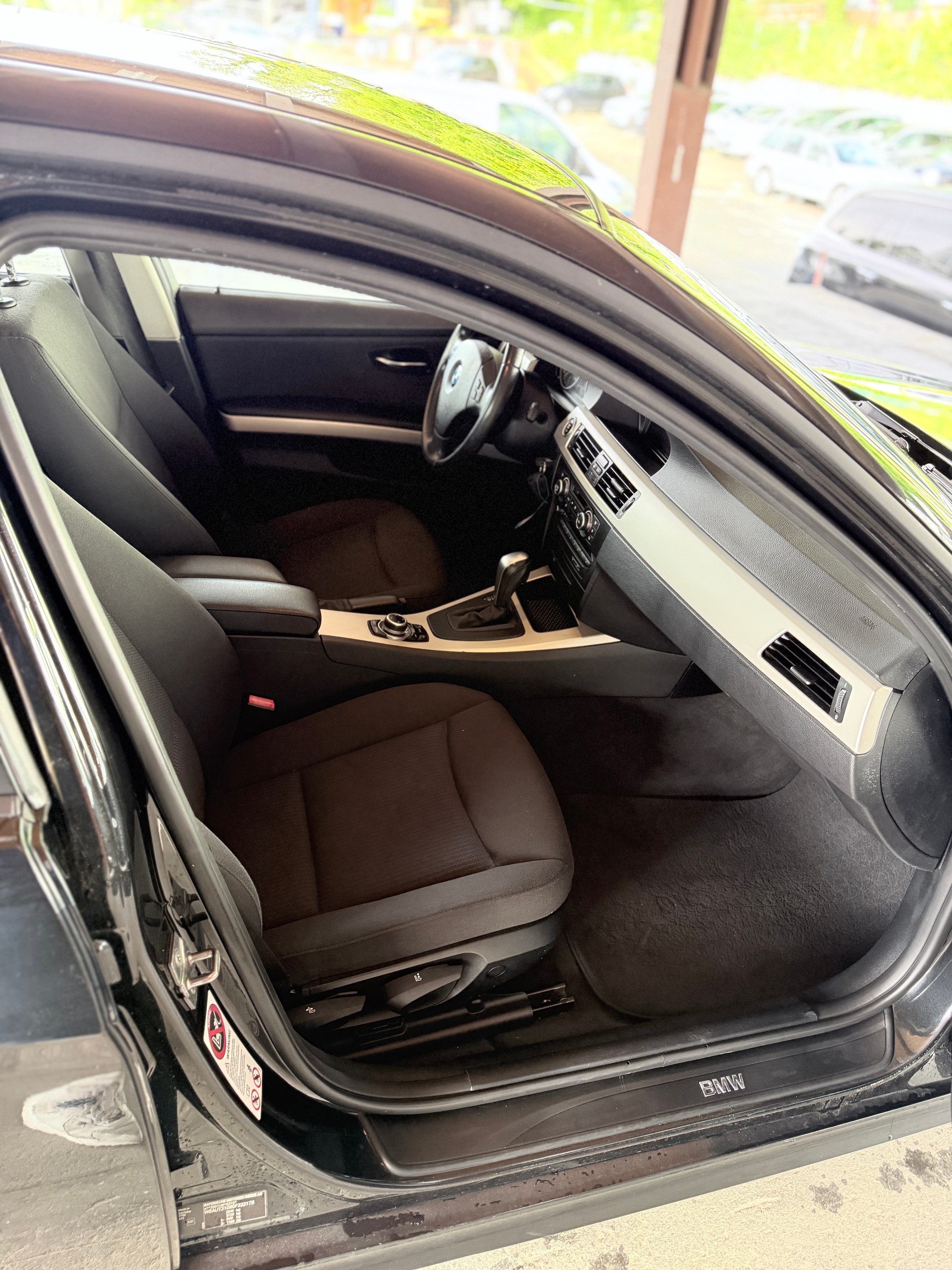 BMW 318d Touring Dynamic Edition Steptronic-image-8