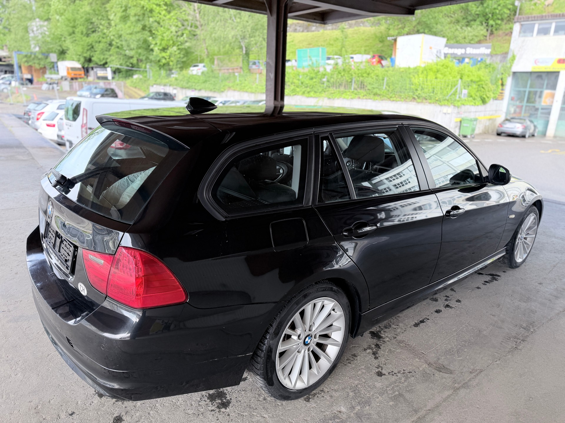 BMW 318d Touring Dynamic Edition Steptronic-image-5