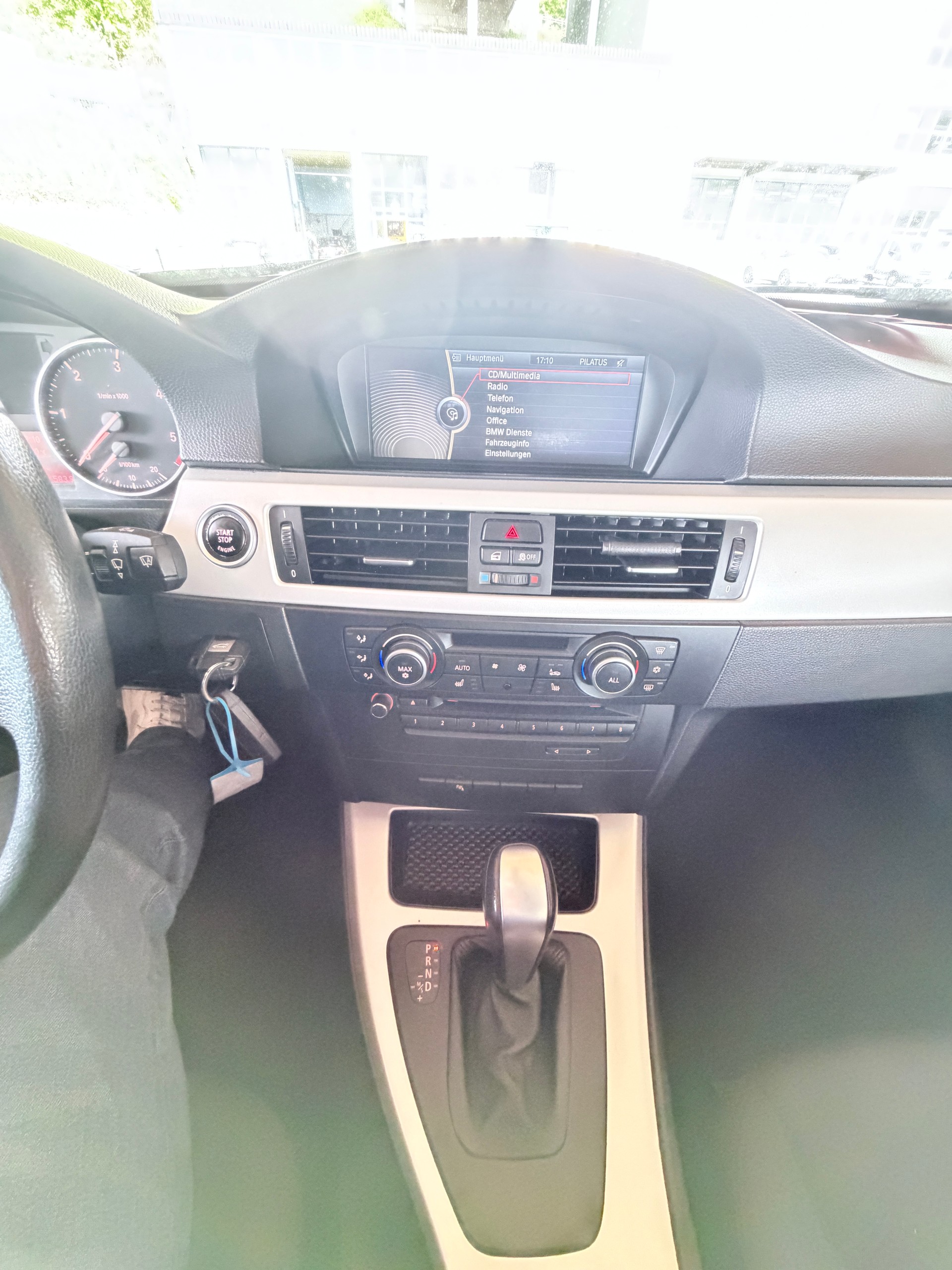 BMW 318d Touring Dynamic Edition Steptronic-image-12
