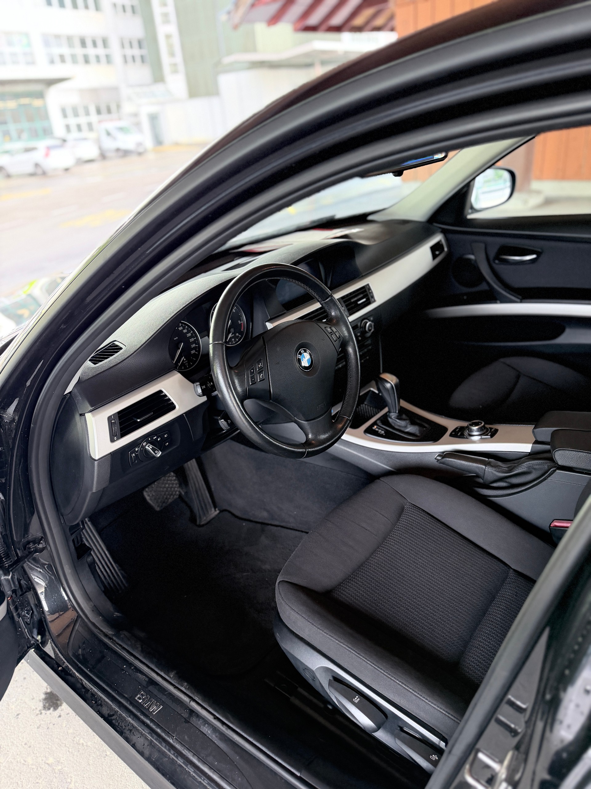 BMW 318d Touring Dynamic Edition Steptronic-image-10