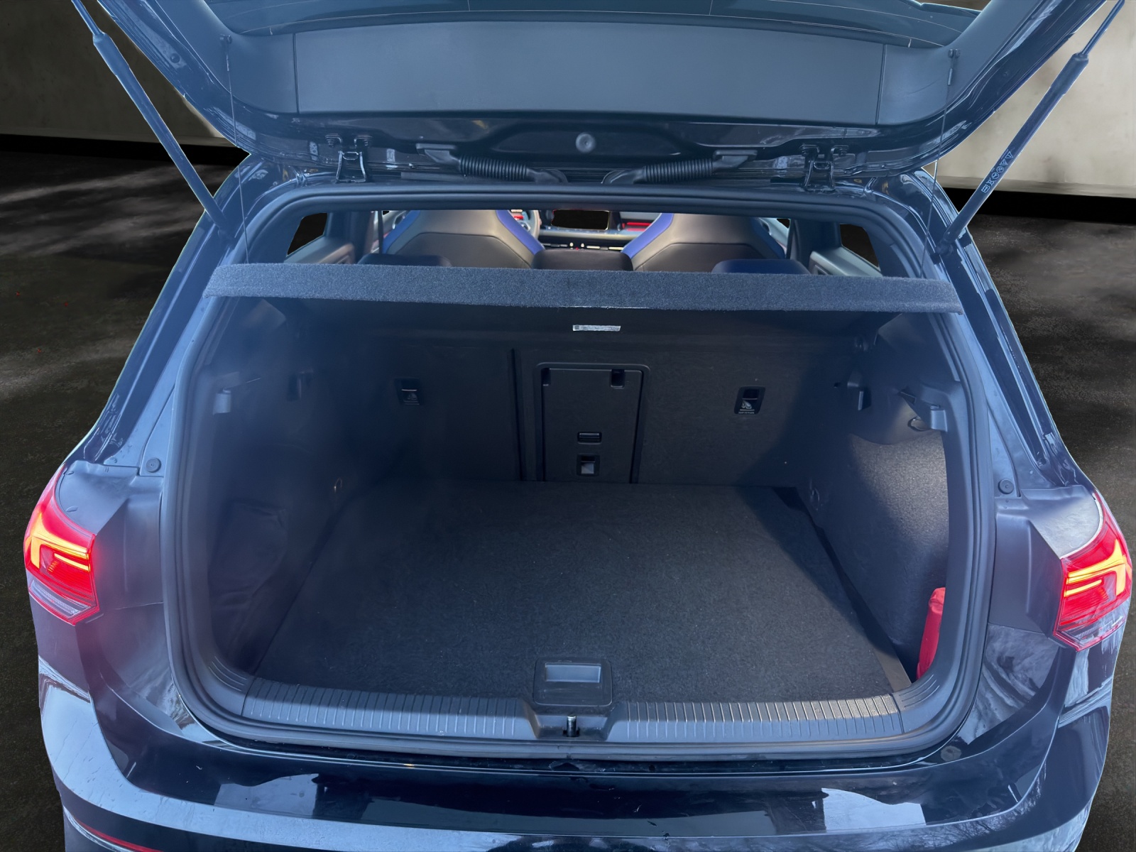 VW Golf 2.0 TSI R DSG 4Motion-image-15